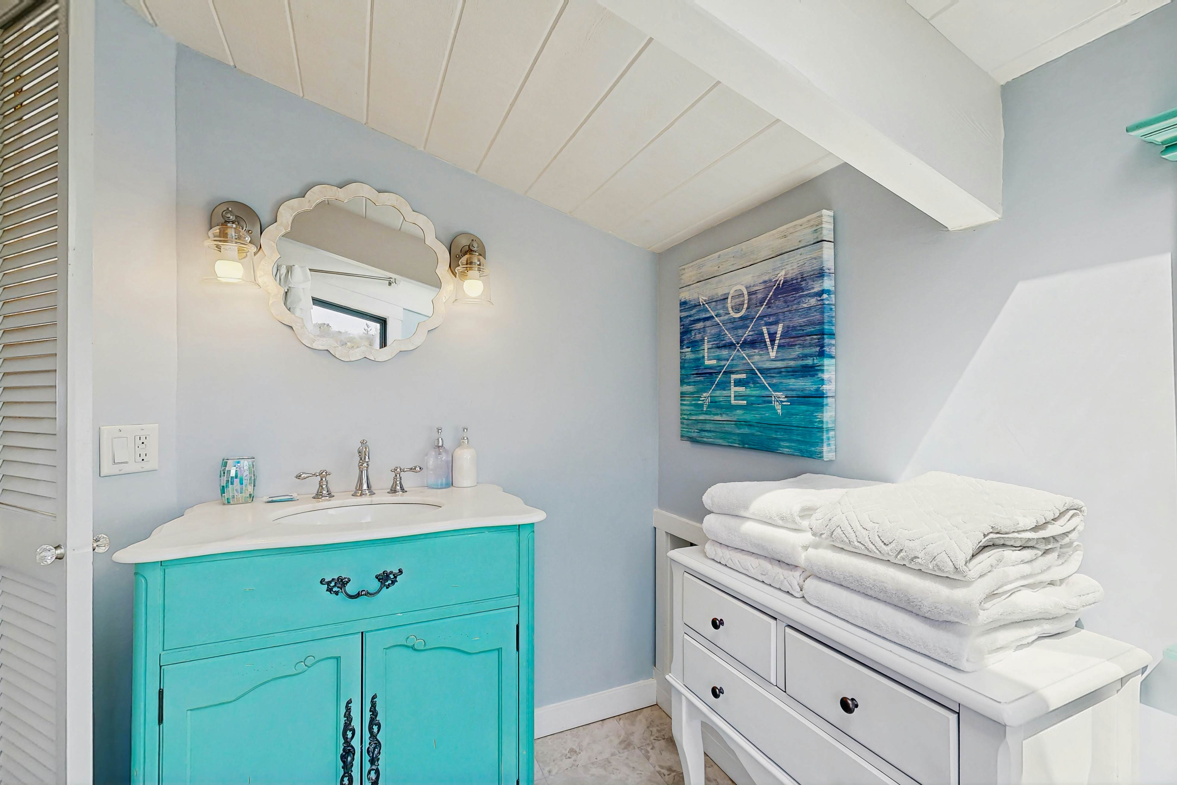 Amazing Oceanfront Home: Hot Tub, Beach Access