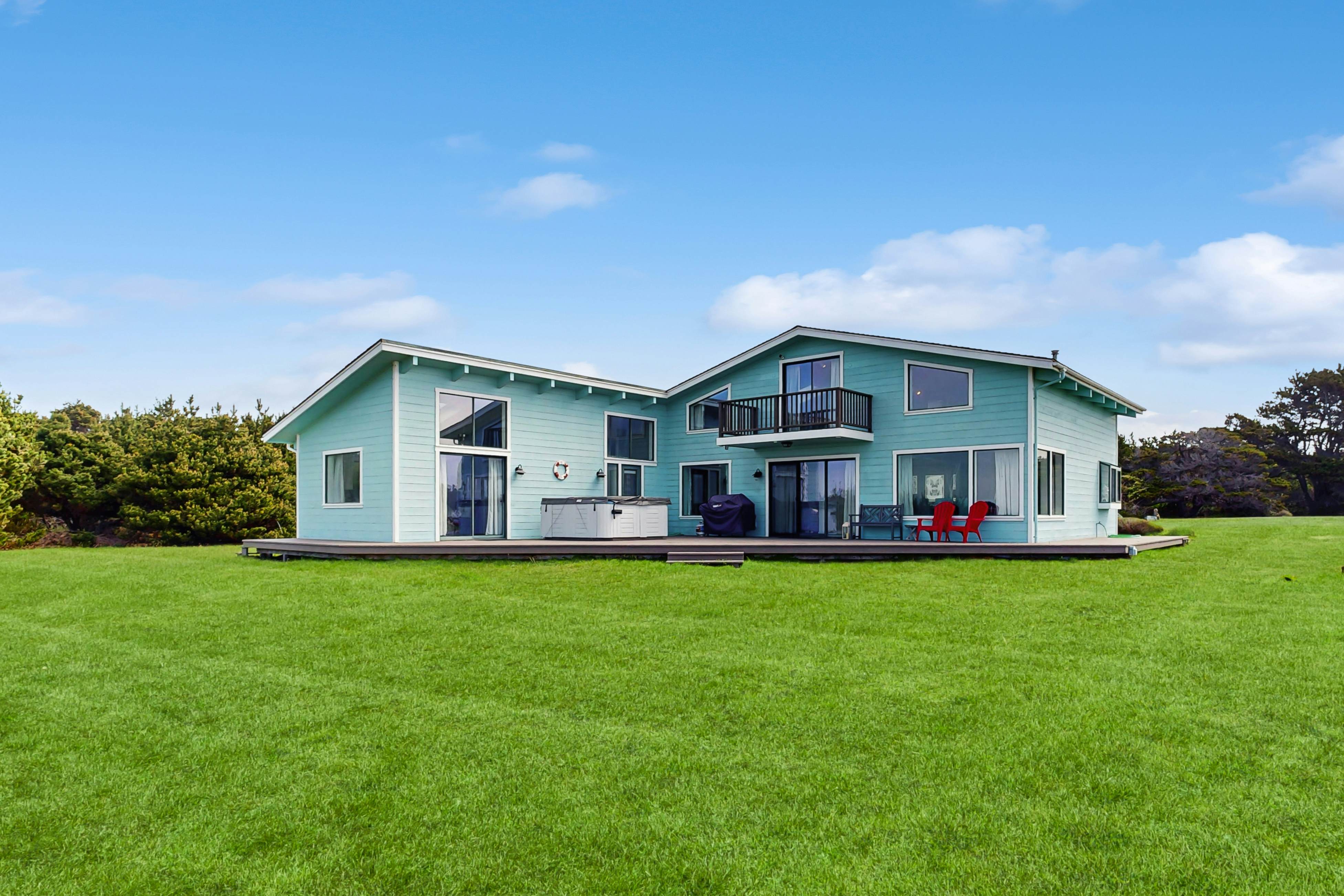 Amazing Oceanfront Home: Hot Tub, Beach Access
