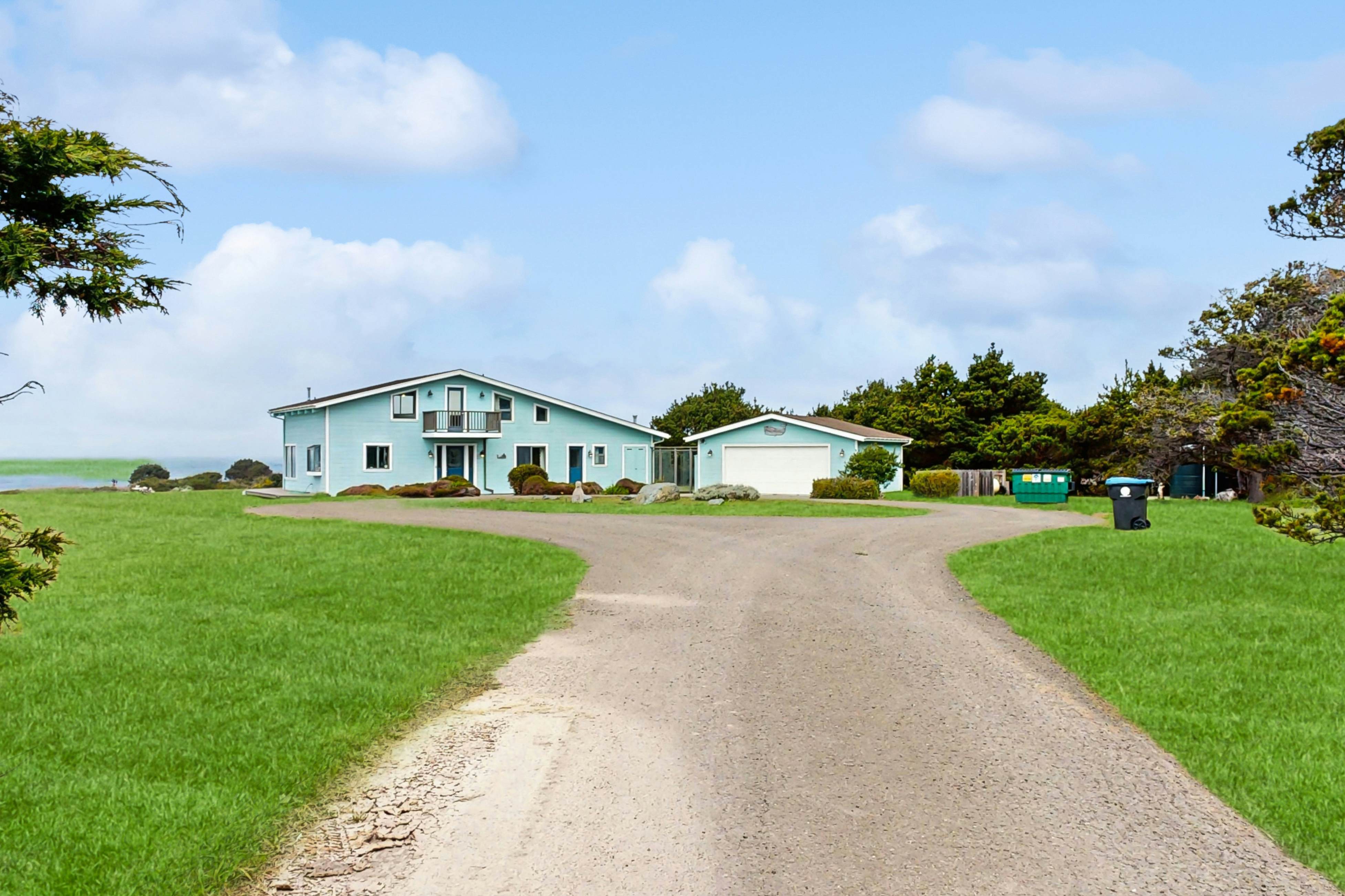 Amazing Oceanfront Home: Hot Tub, Beach Access