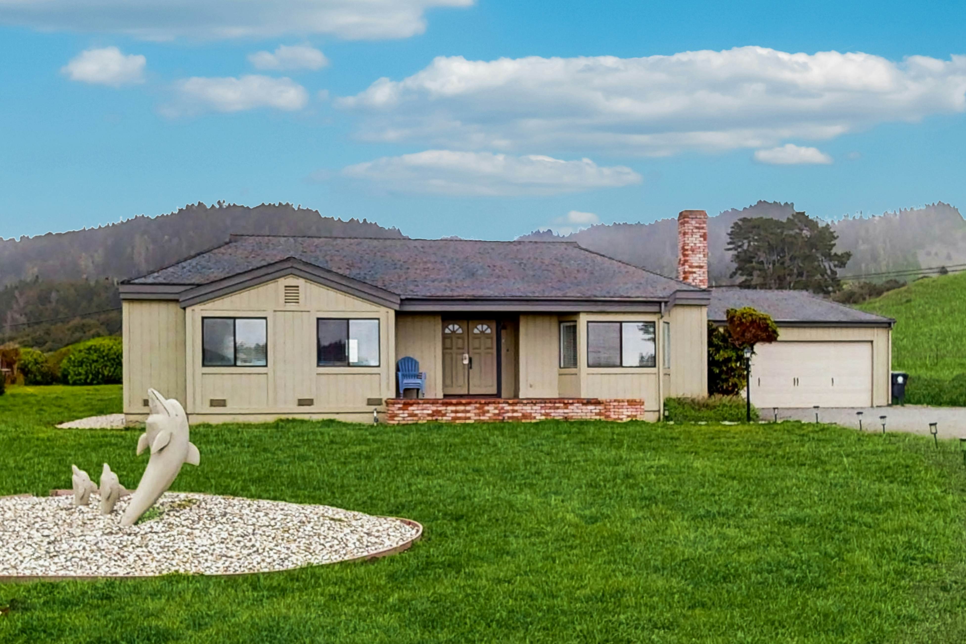 Fort Bragg Beach House: Ocean Views & BBQ on Patio
