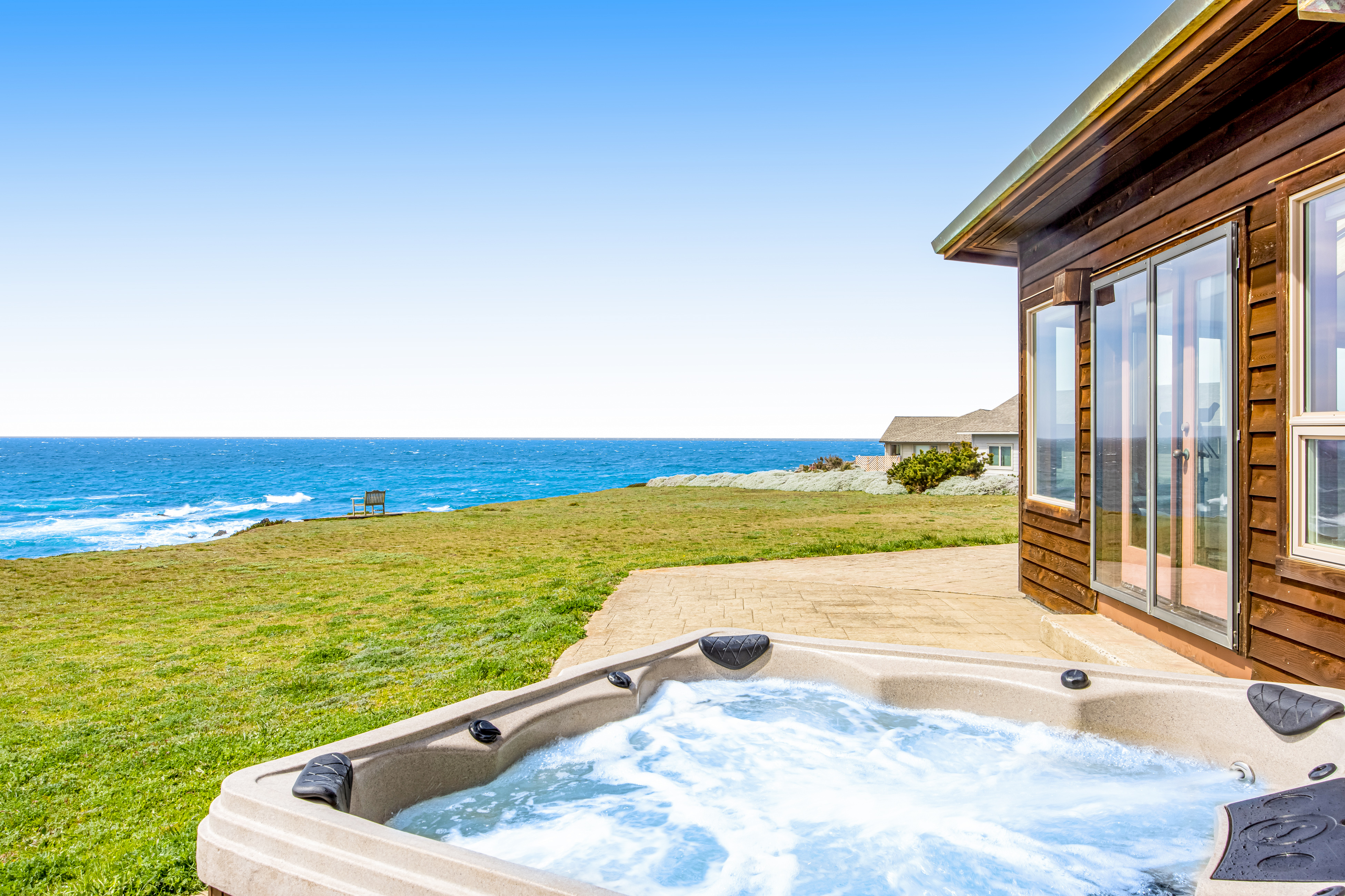 Fort Bragg Oceanfront Home - Hot Tub & Game Room