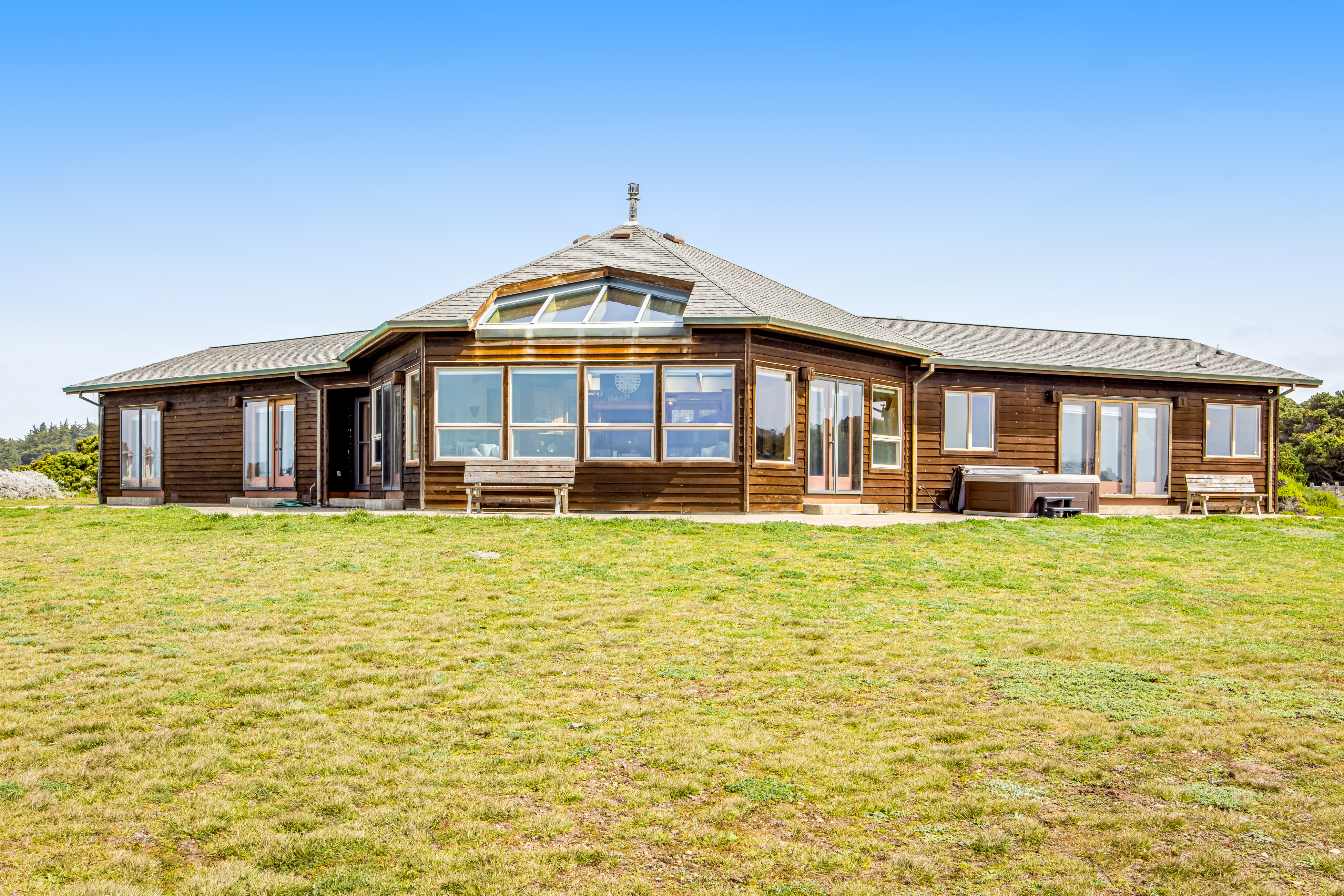 Fort Bragg Oceanfront Home - Hot Tub & Game Room