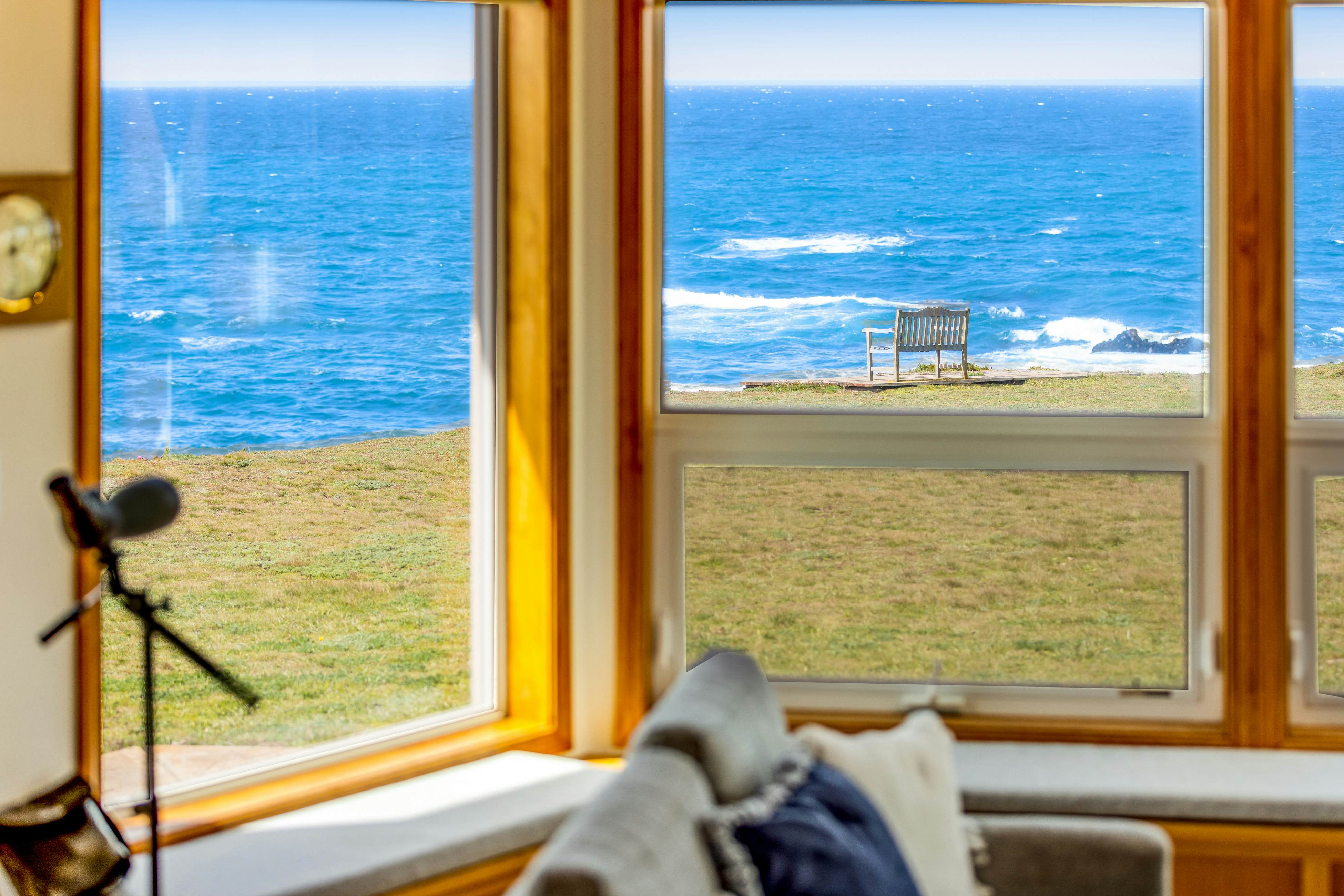 Fort Bragg Oceanfront Home - Hot Tub & Game Room