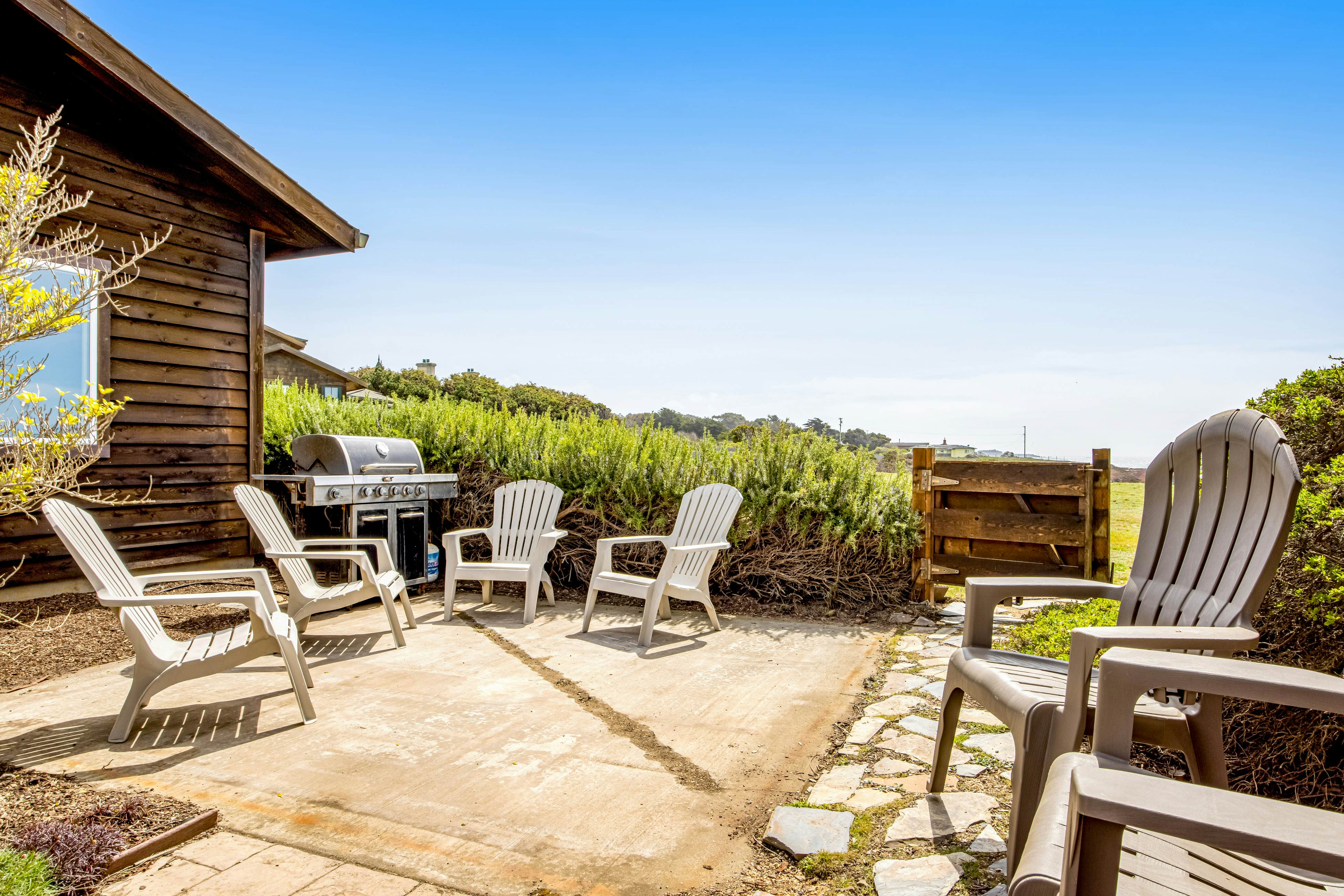 Fort Bragg Oceanfront Home - Hot Tub & Game Room