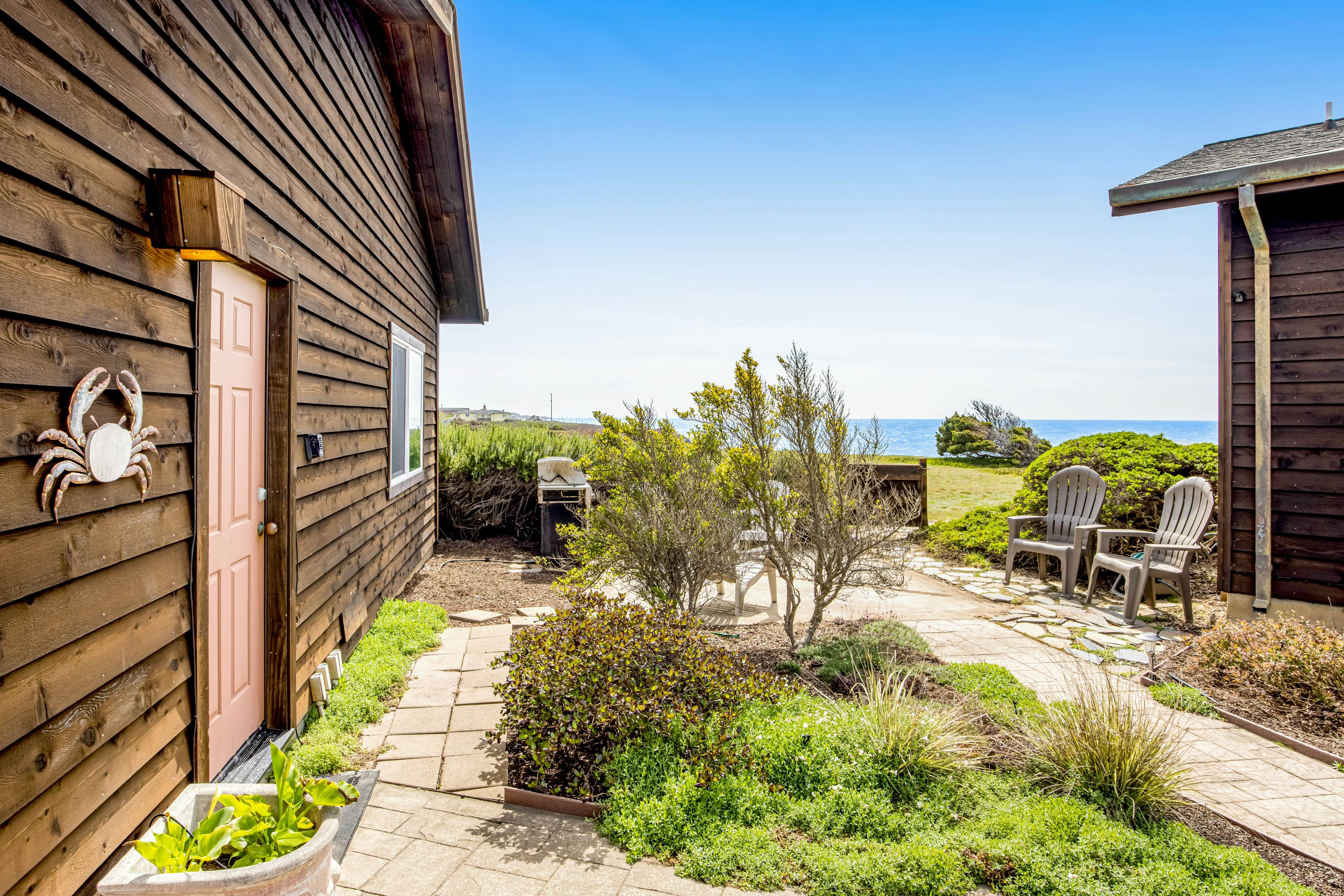 Fort Bragg Oceanfront Home - Hot Tub & Game Room