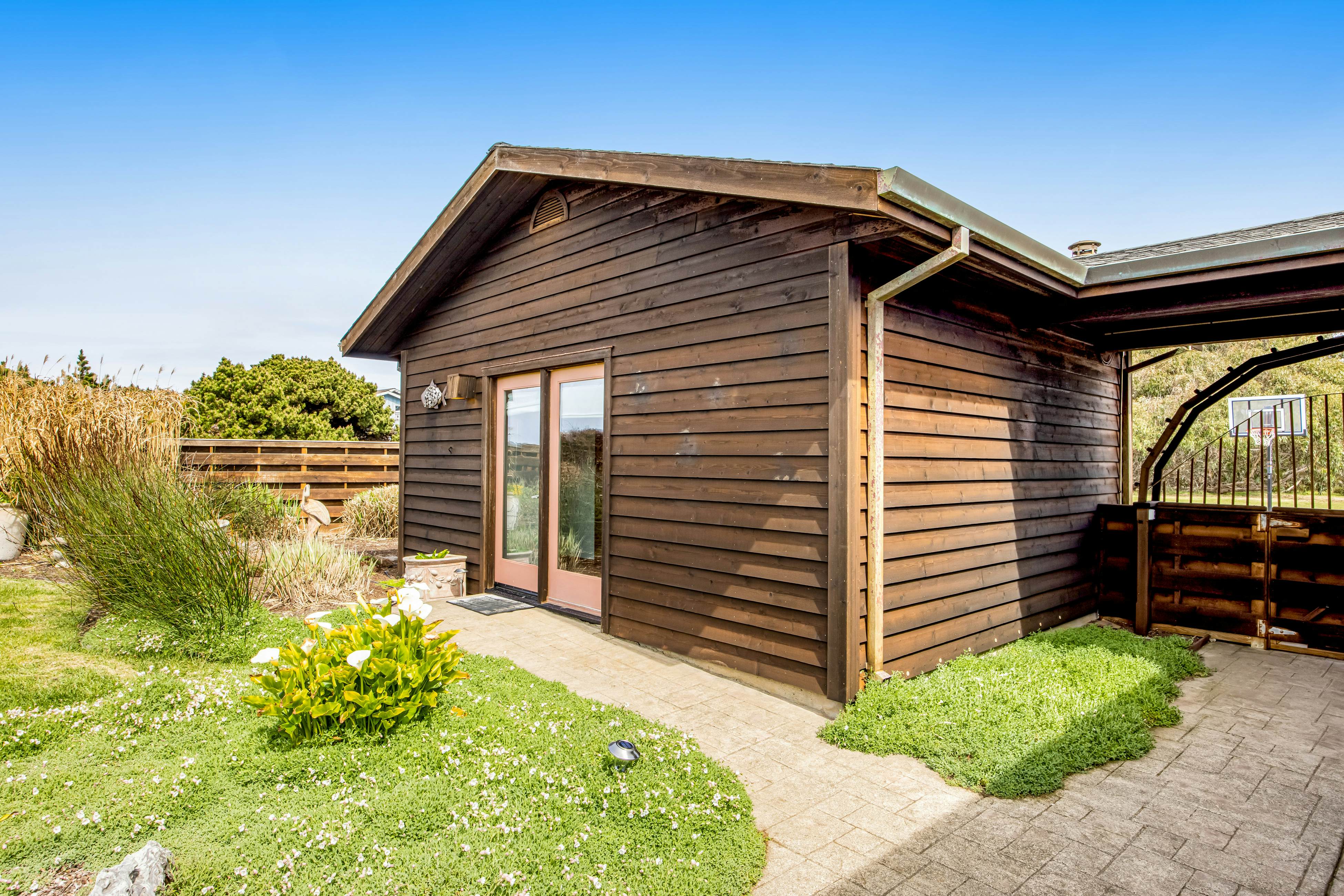 Fort Bragg Oceanfront Home - Hot Tub & Game Room