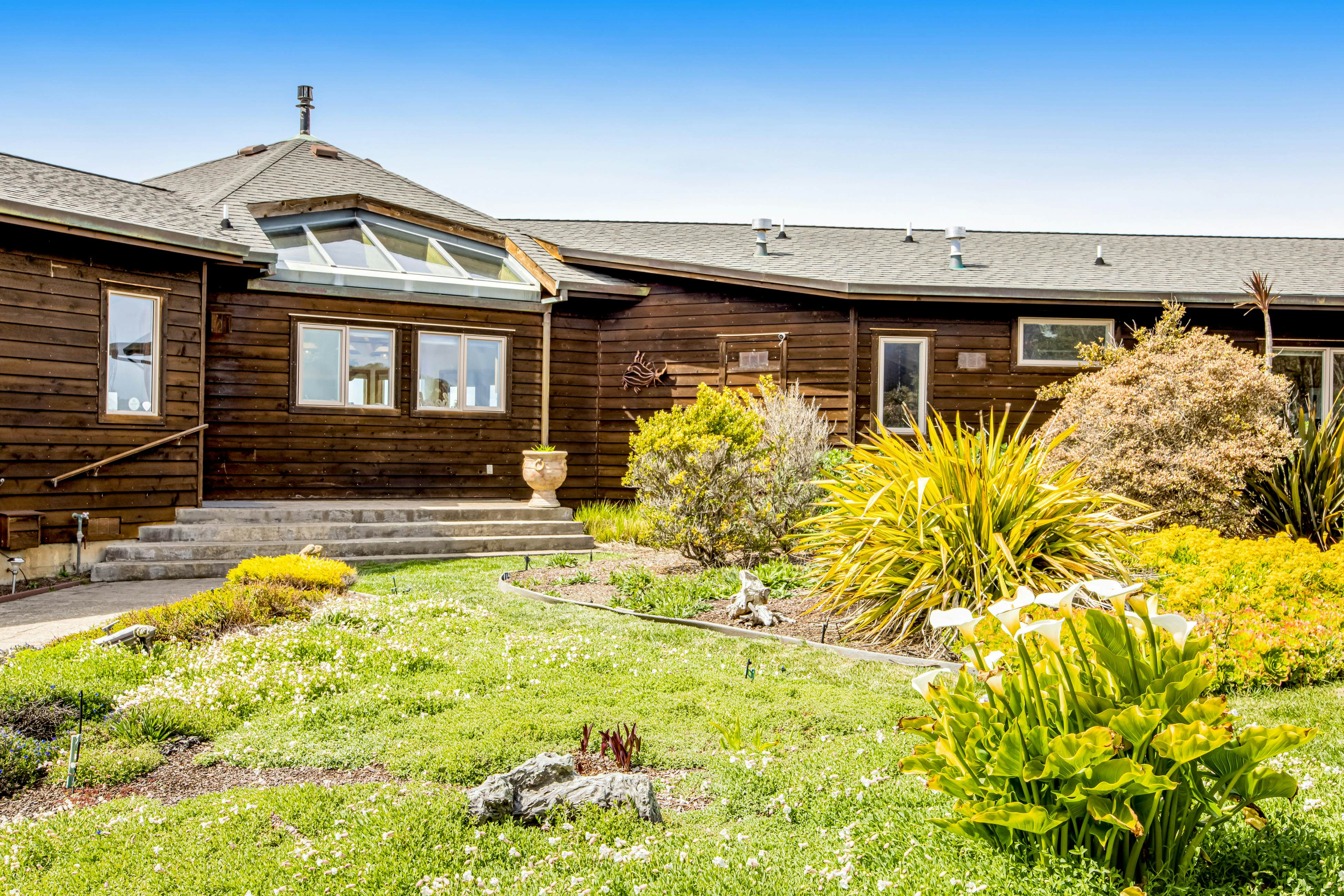 Fort Bragg Oceanfront Home - Hot Tub & Game Room