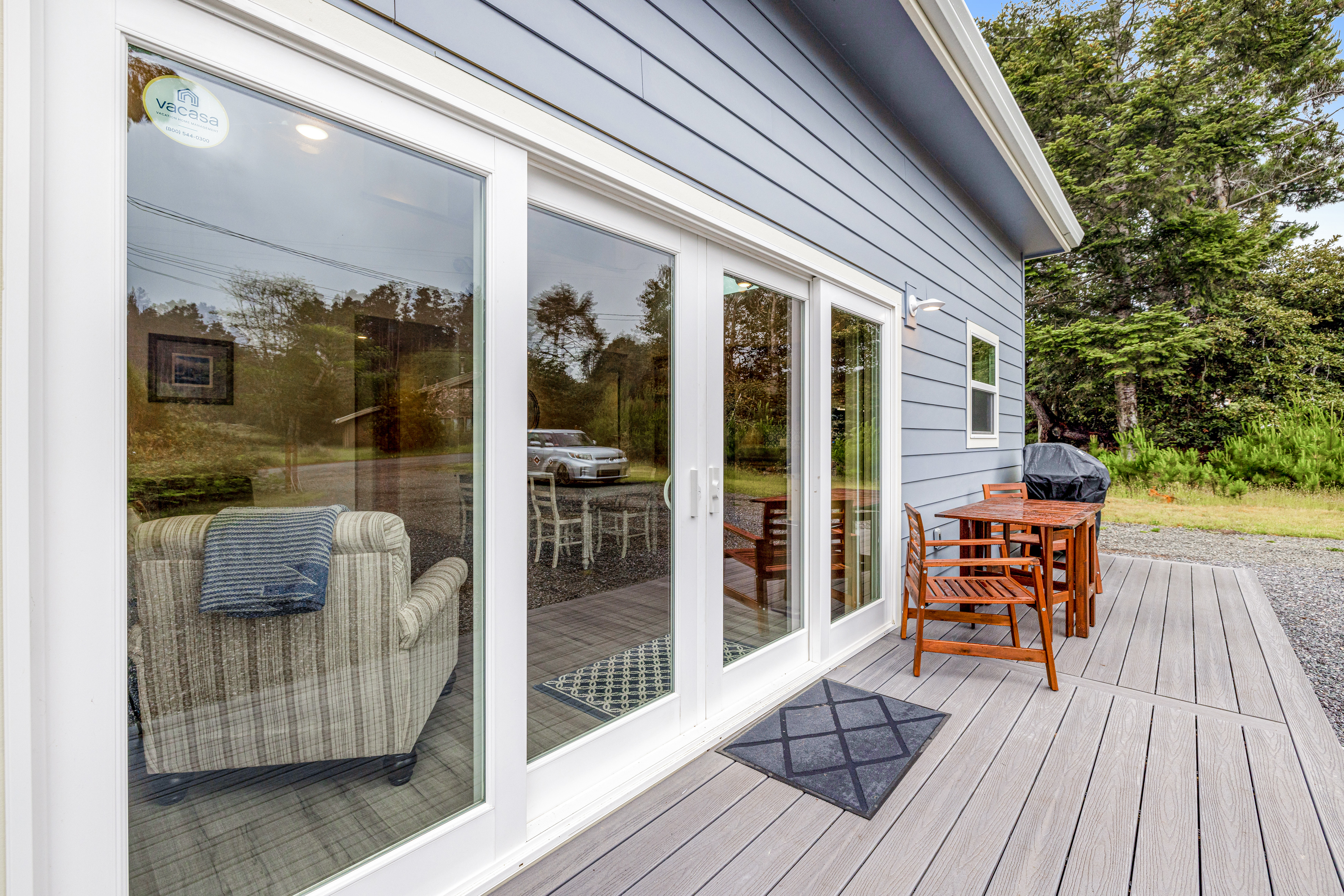 New Home- Minutes from Beach, Foosball, & Yard