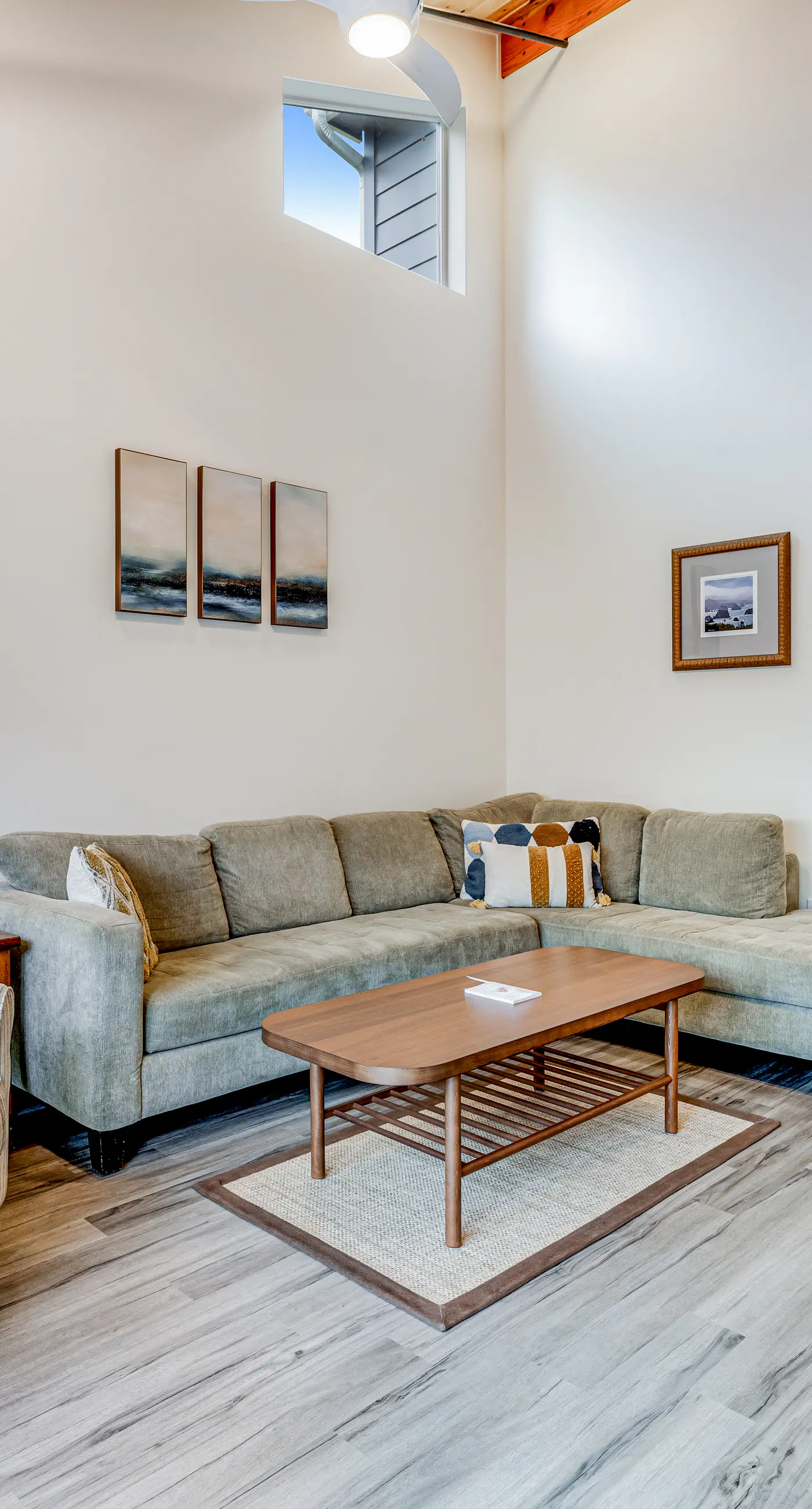 New Home- Minutes from Beach, Foosball, & Yard