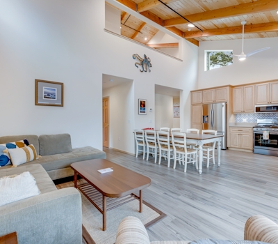 New Home- Minutes from Beach, Foosball, & Yard