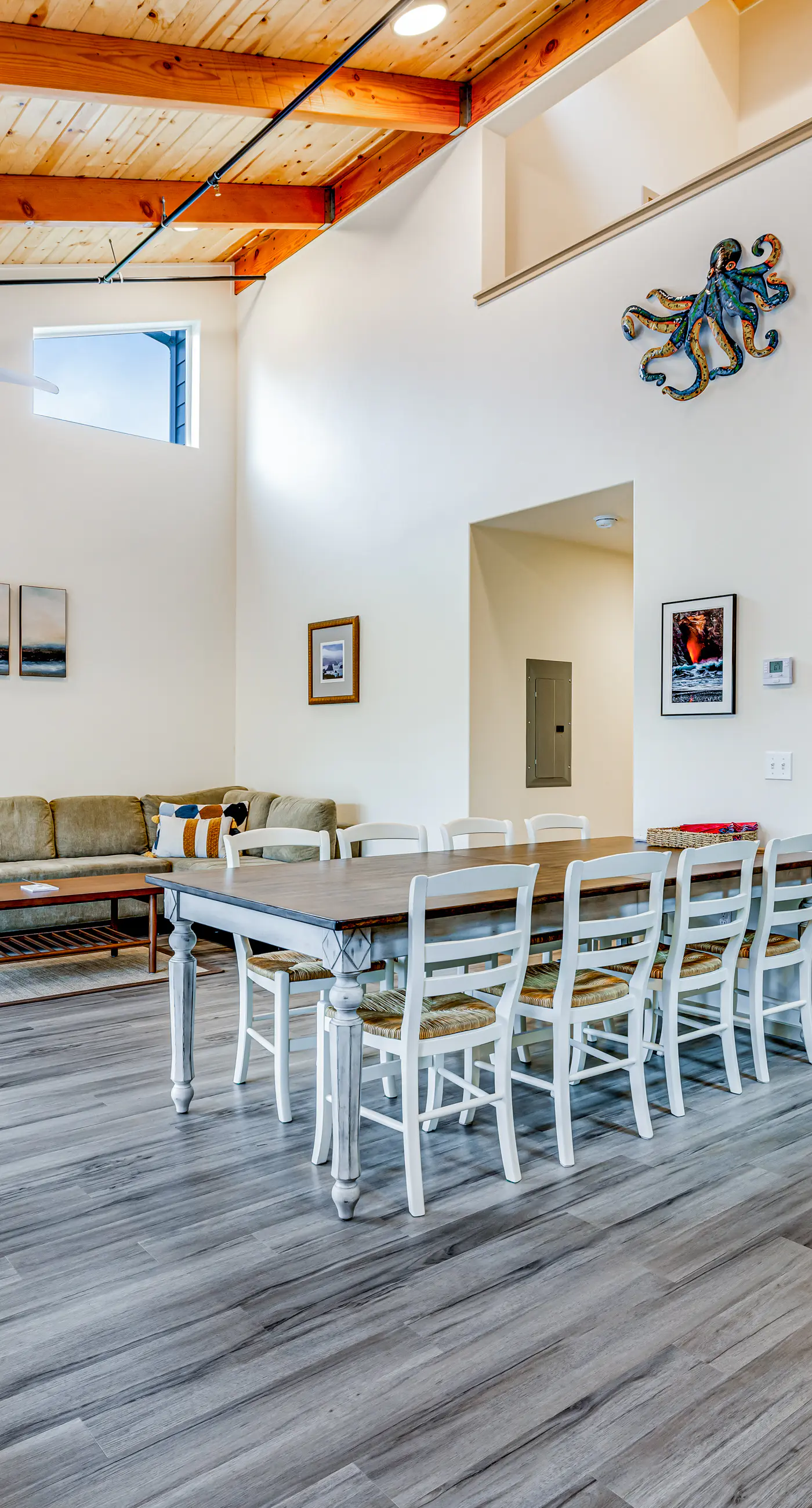 New Home- Minutes from Beach, Foosball, & Yard