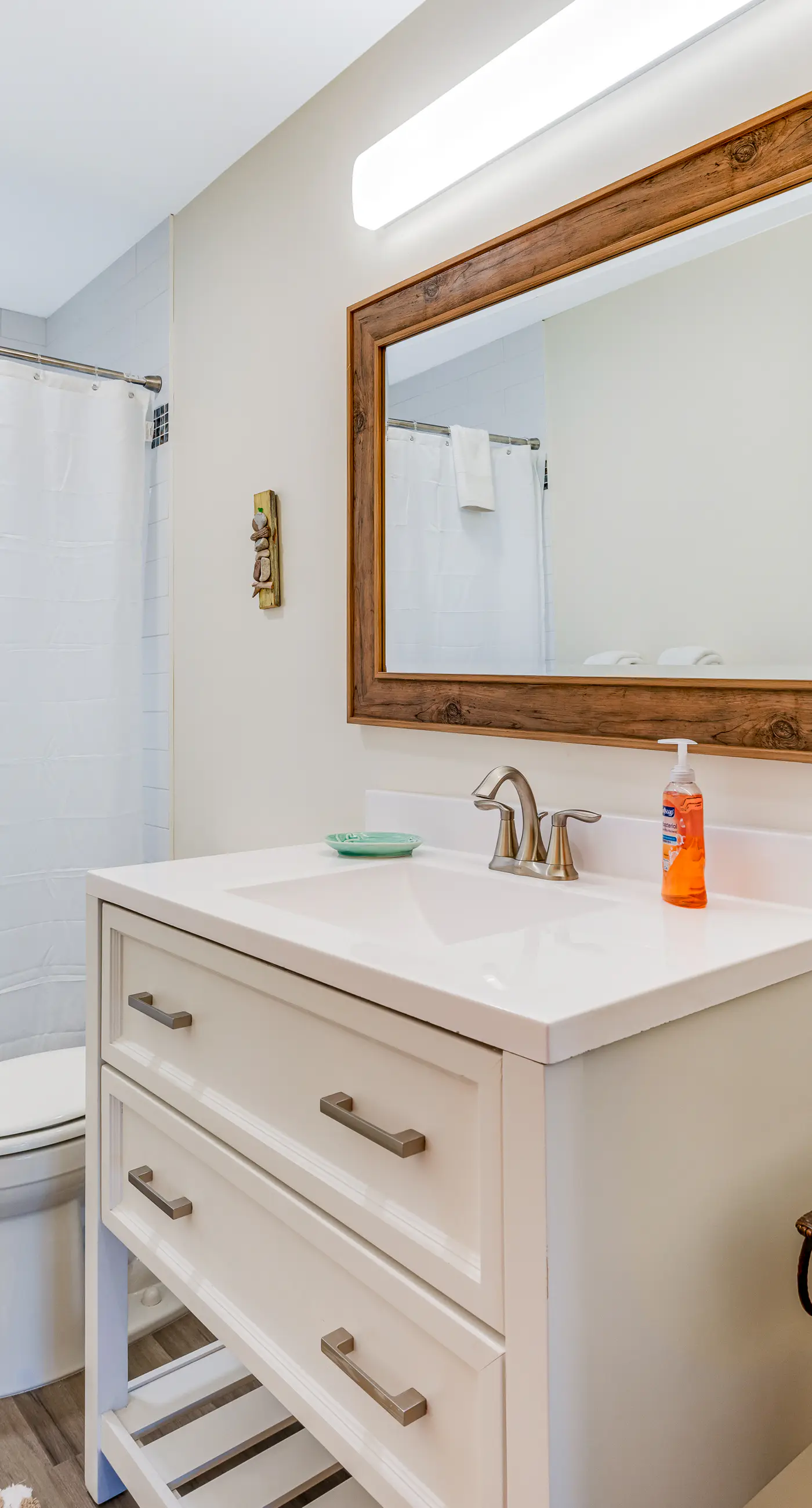 New Home- Minutes from Beach, Foosball, & Yard