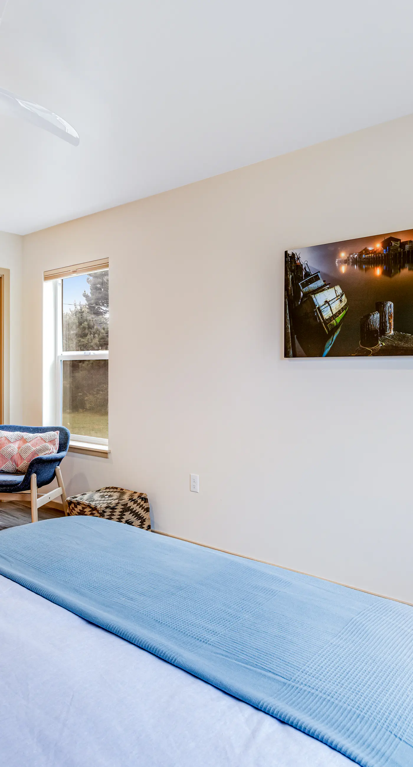 New Home- Minutes from Beach, Foosball, & Yard