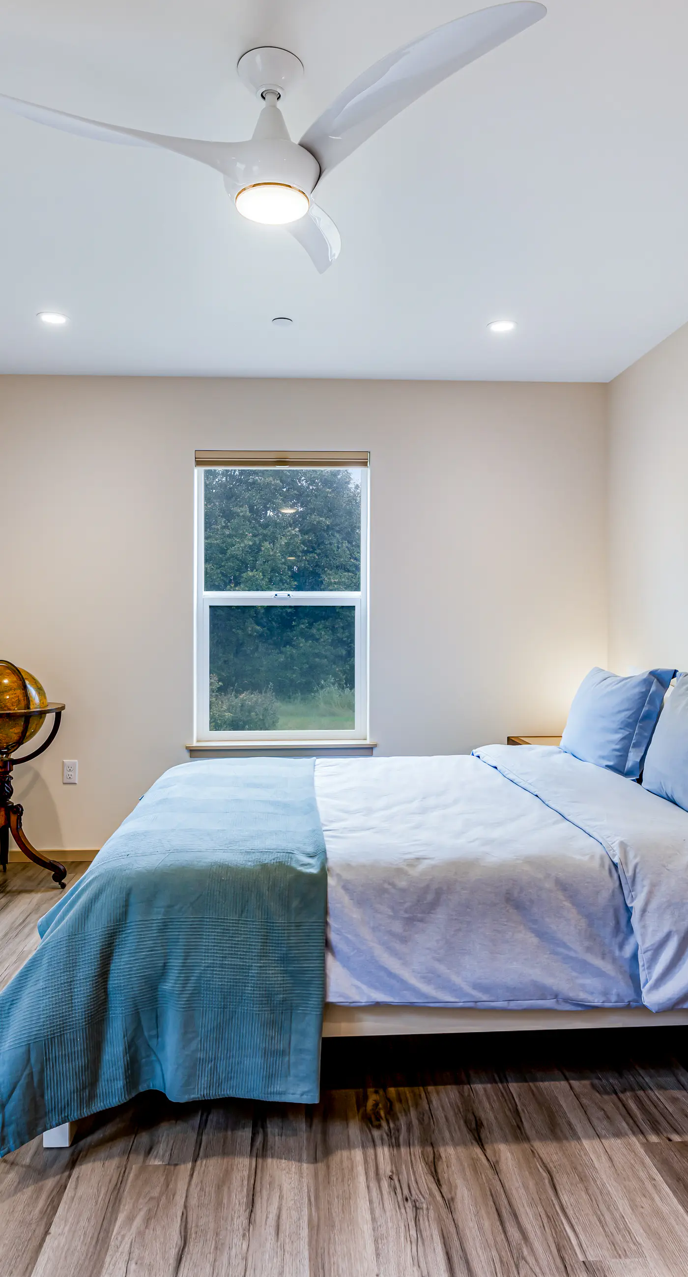 New Home- Minutes from Beach, Foosball, & Yard
