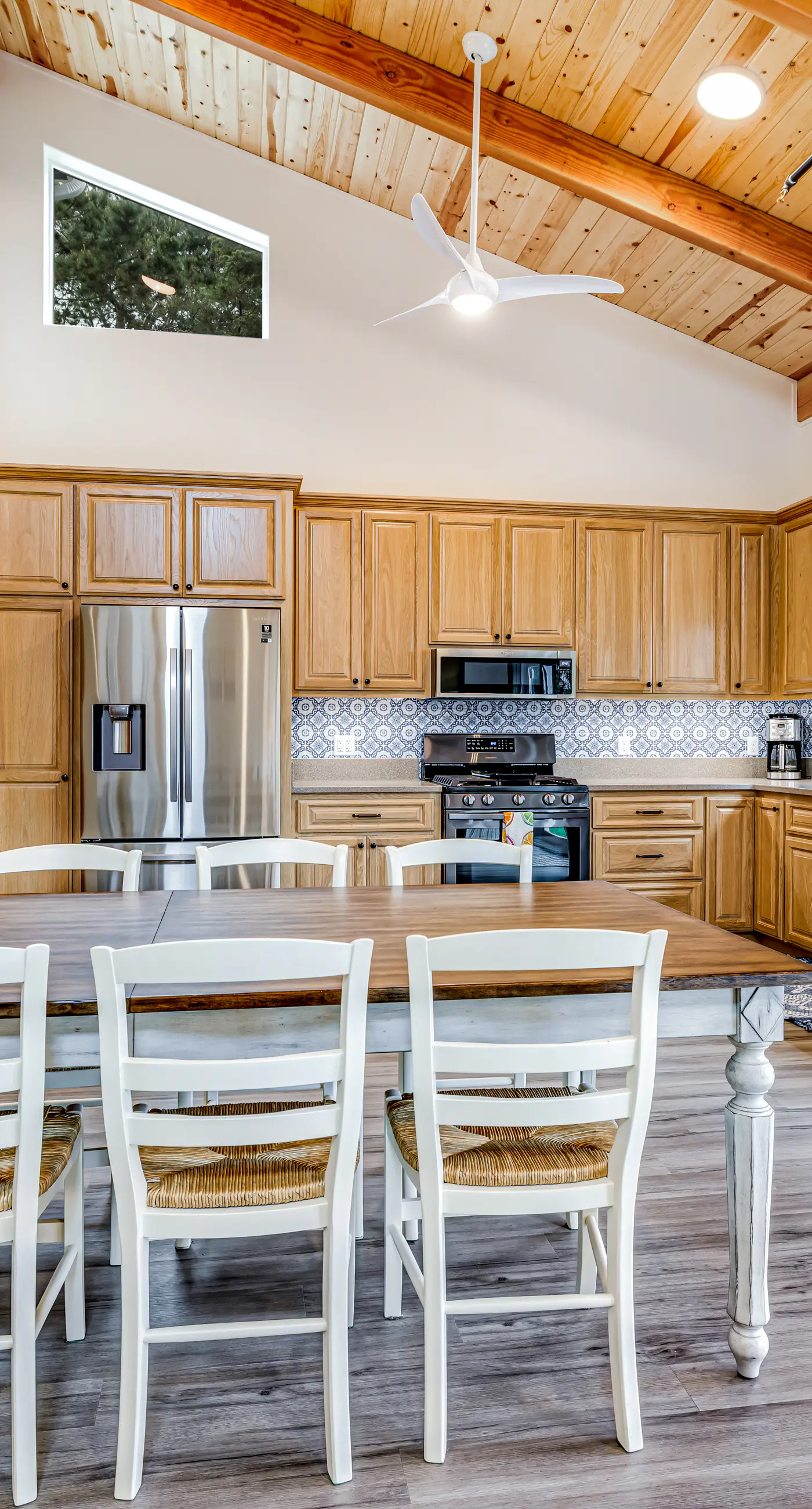 New Home- Minutes from Beach, Foosball, & Yard