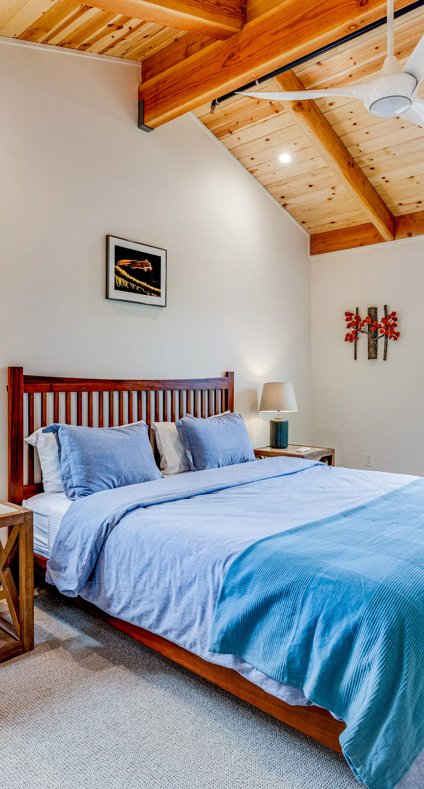 New Home- Minutes from Beach, Foosball, & Yard