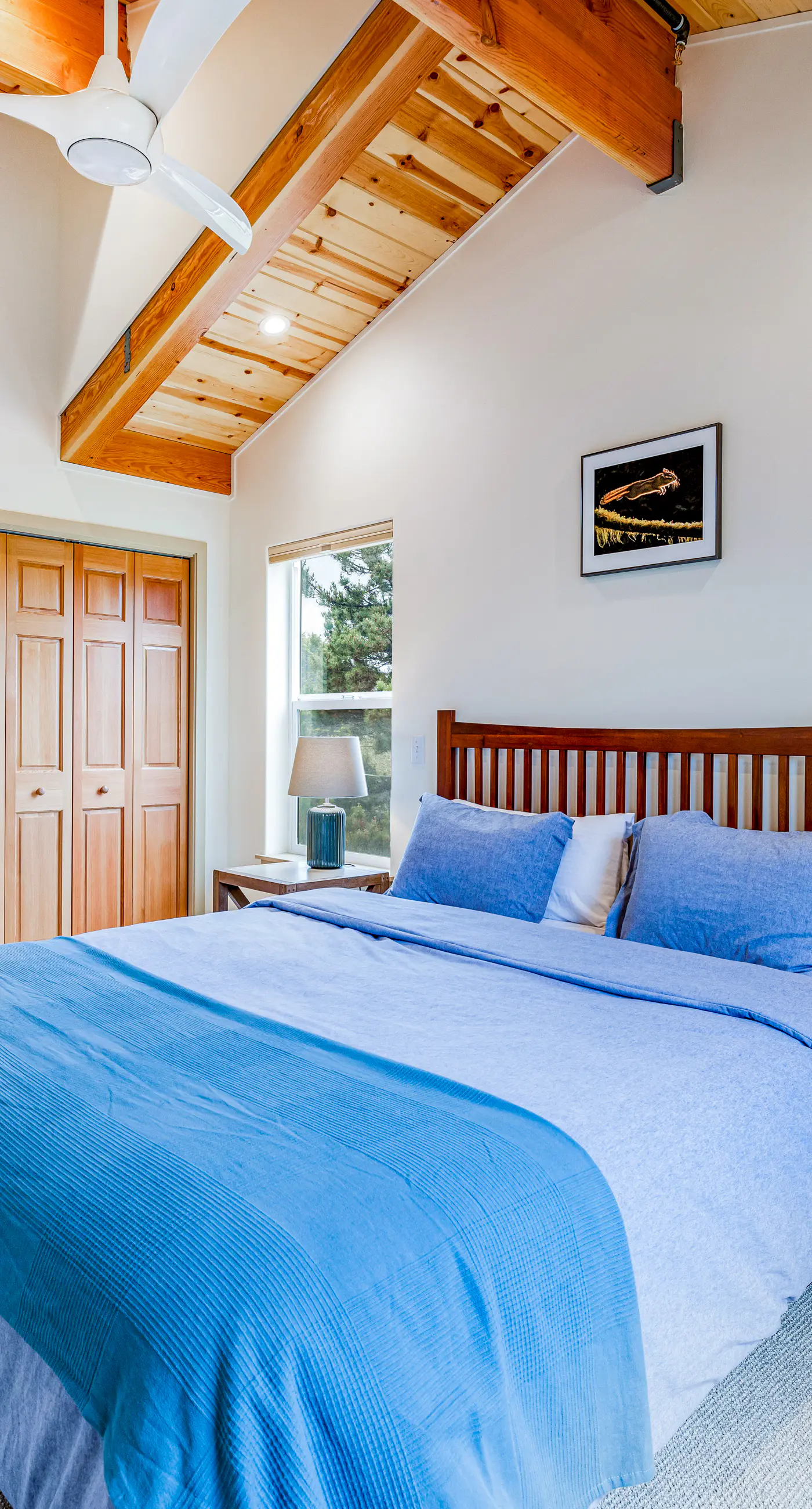 New Home- Minutes from Beach, Foosball, & Yard