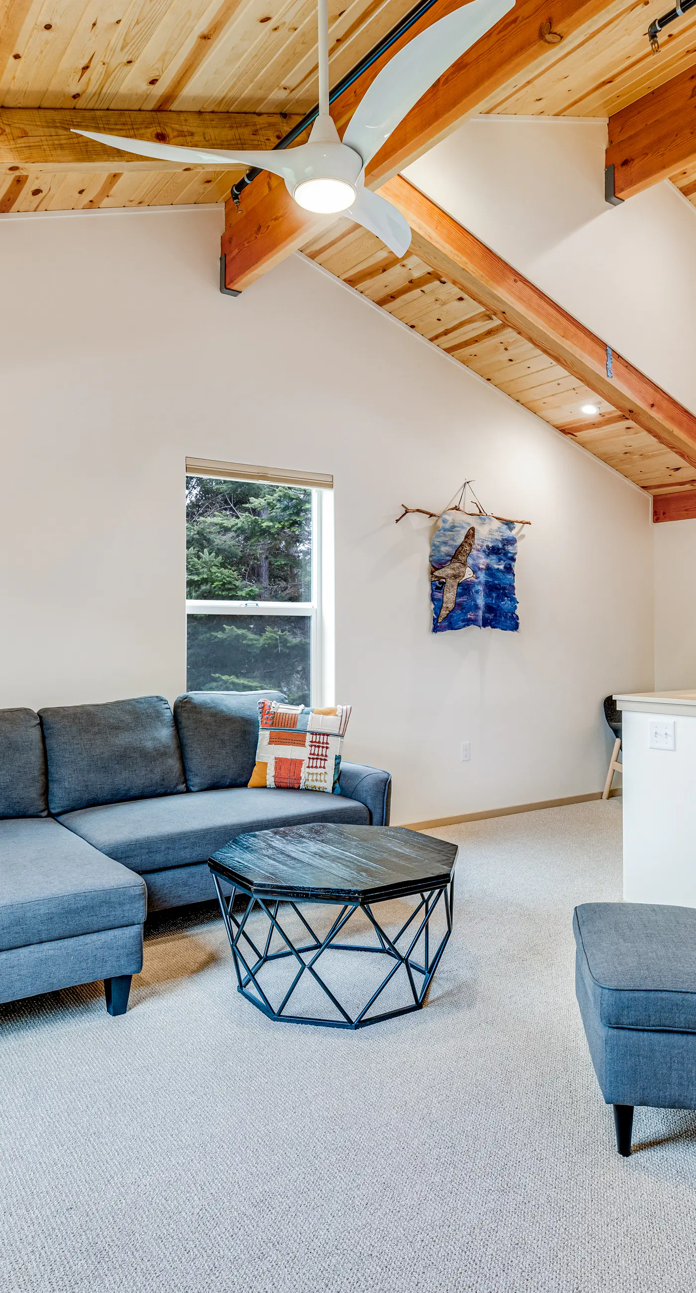 New Home- Minutes from Beach, Foosball, & Yard