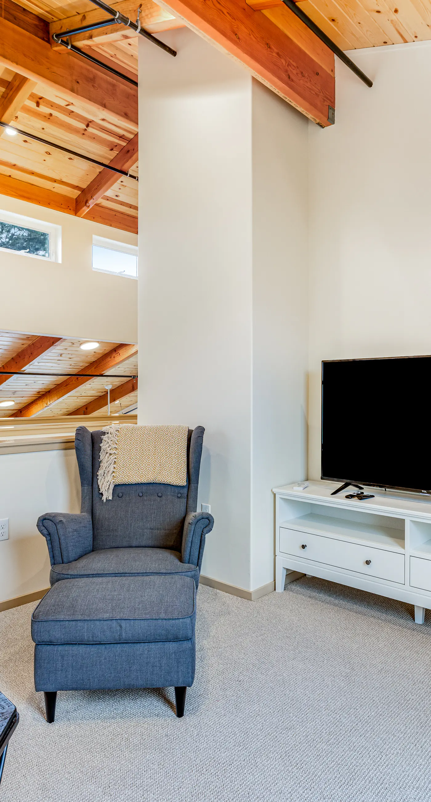 New Home- Minutes from Beach, Foosball, & Yard