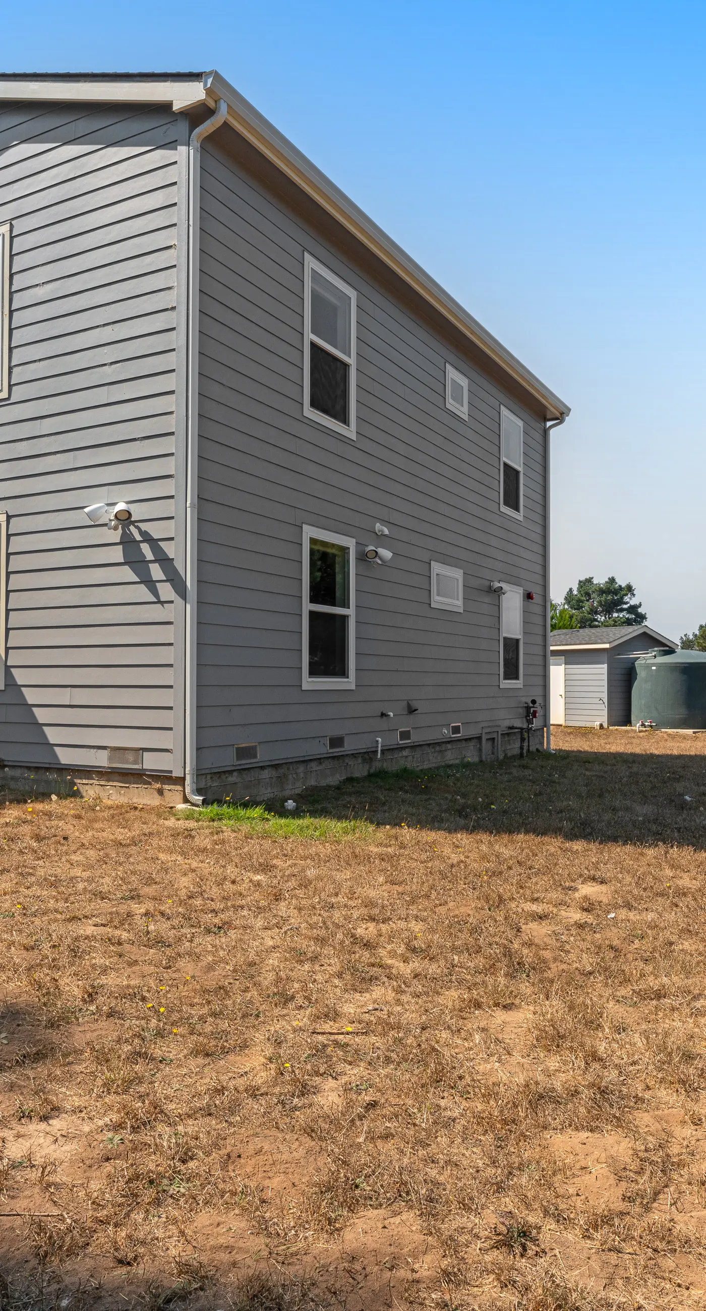 New Home- Minutes from Beach, Foosball, & Yard