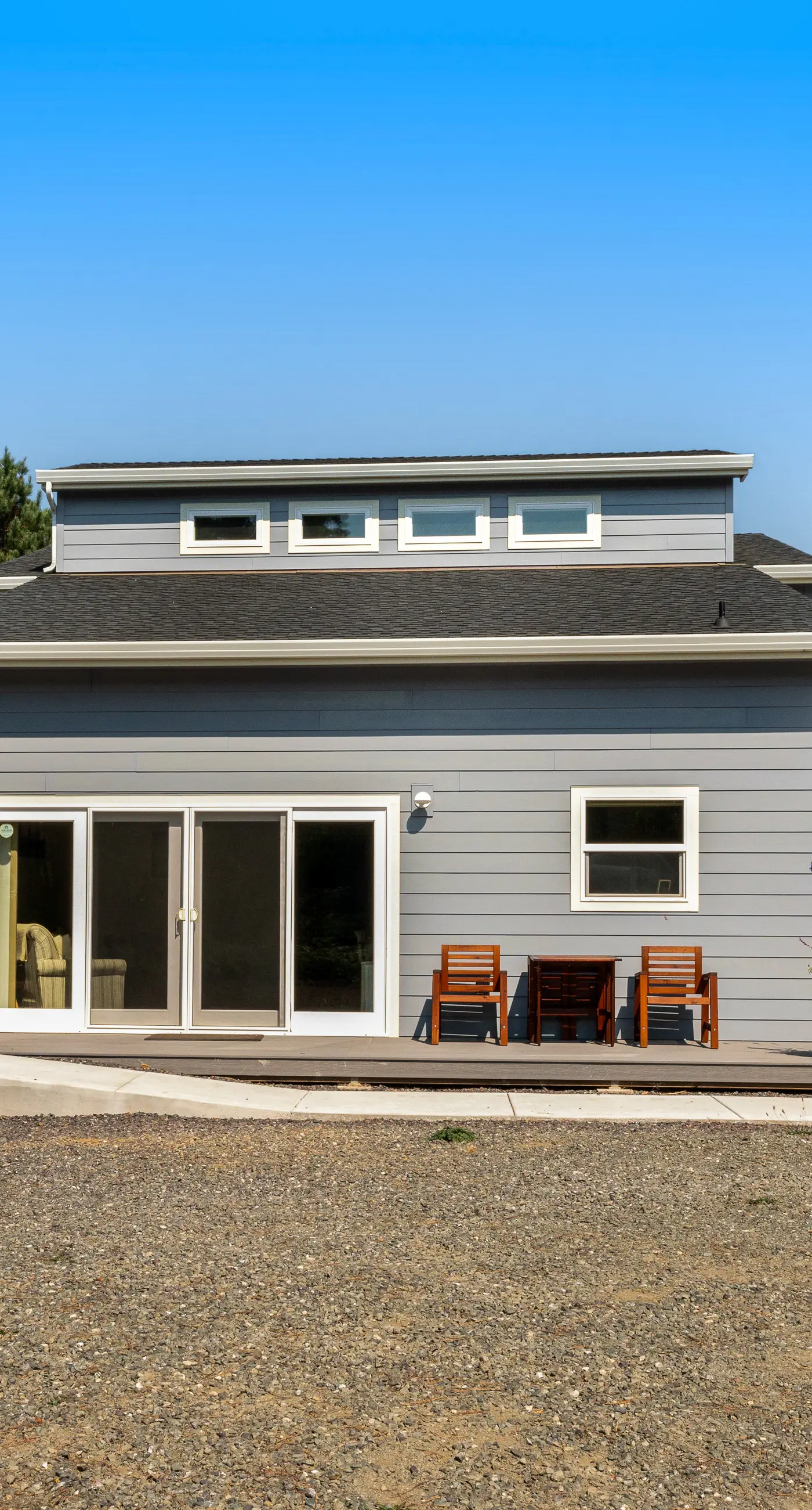 New Home- Minutes from Beach, Foosball, & Yard
