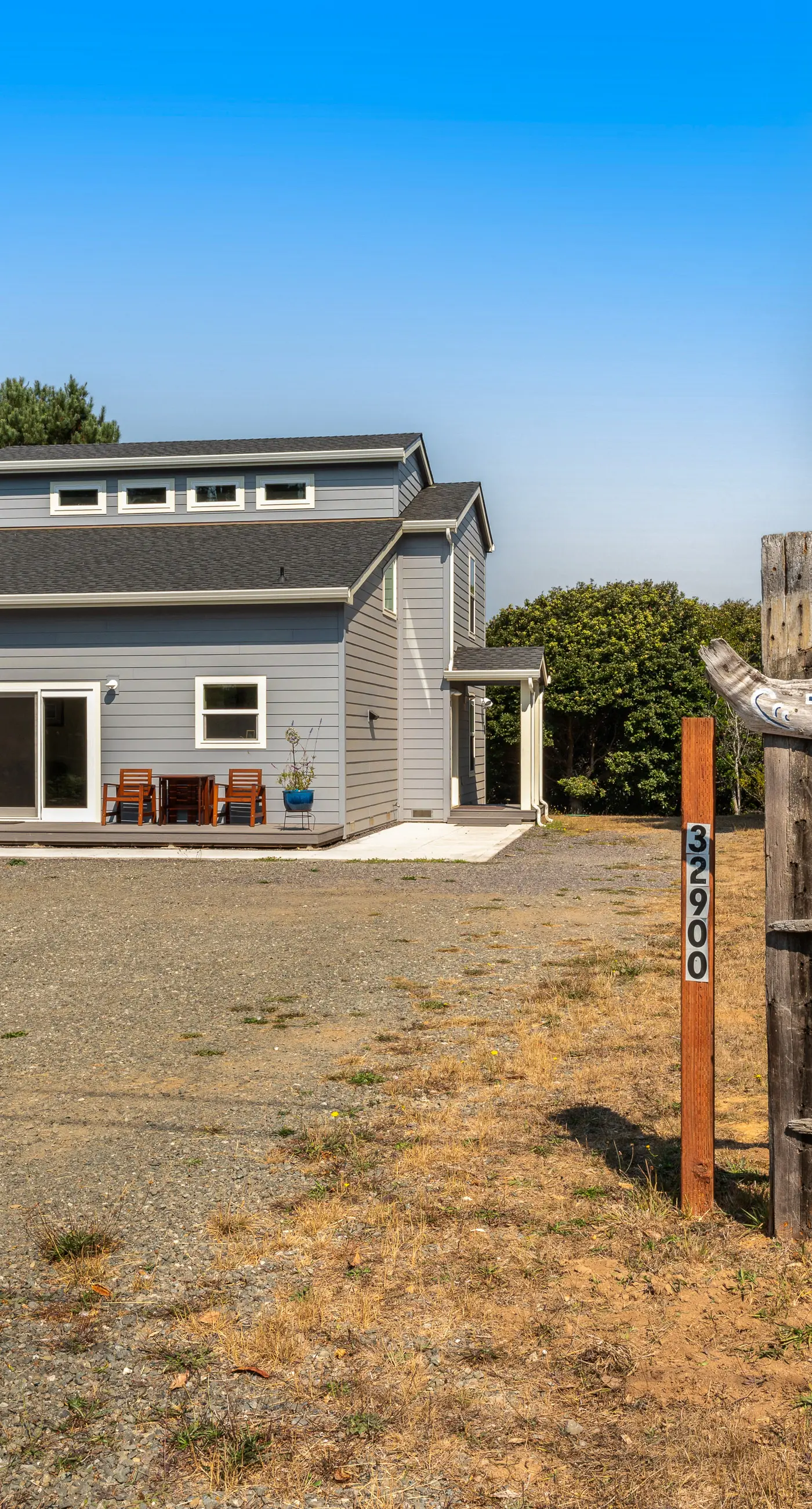 New Home- Minutes from Beach, Foosball, & Yard