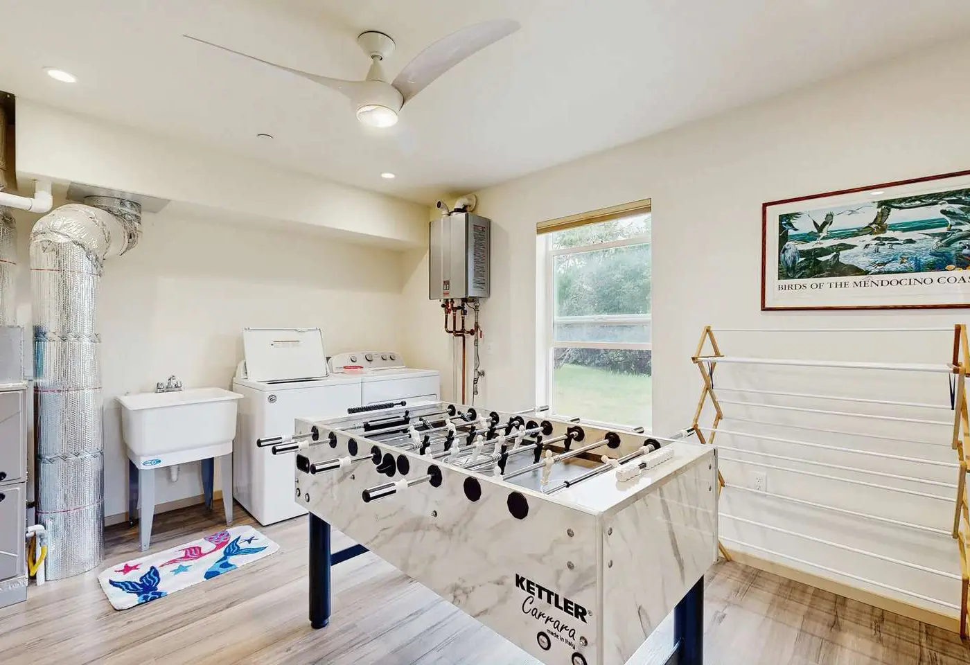 New Home- Minutes from Beach, Foosball, & Yard