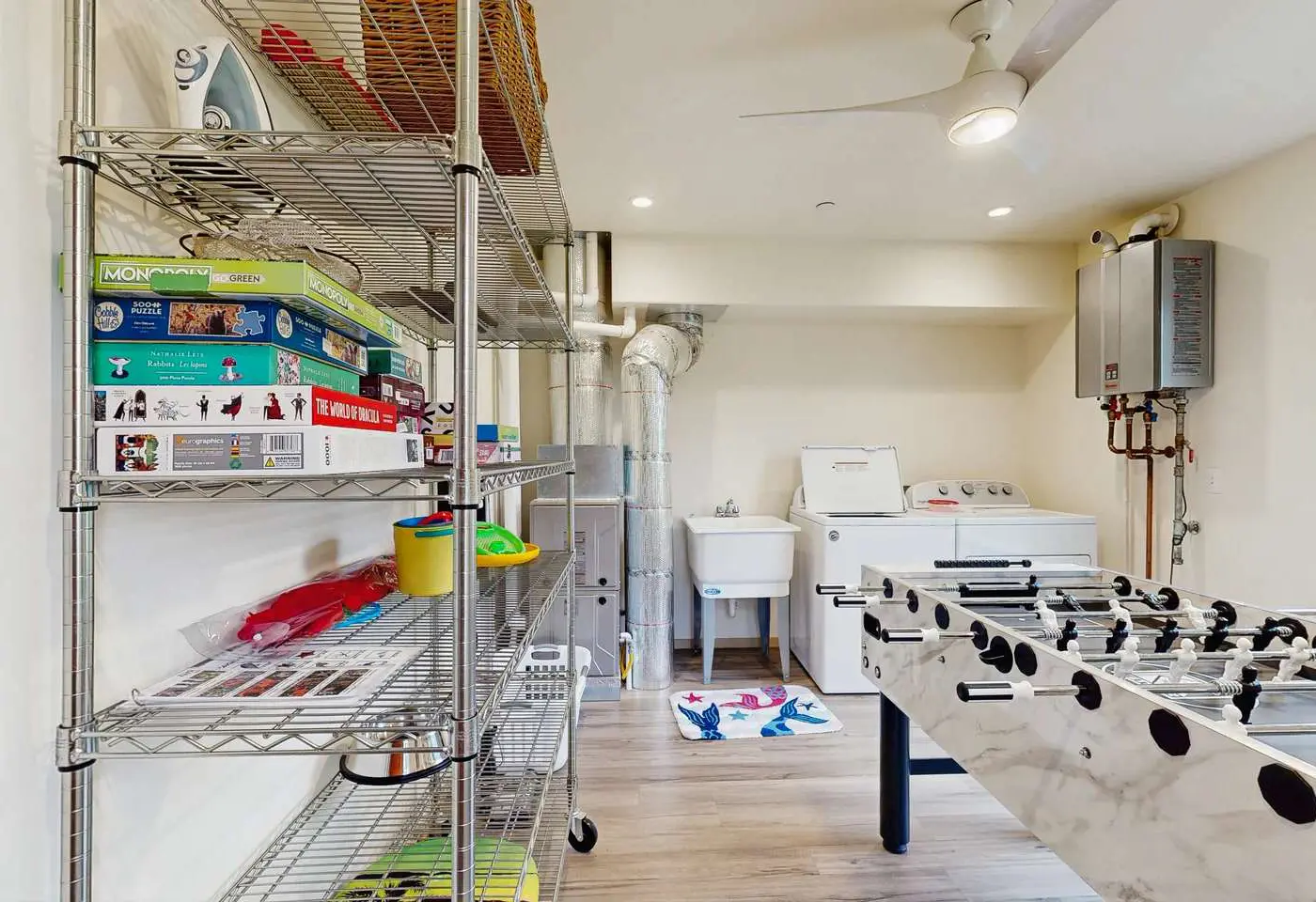 New Home- Minutes from Beach, Foosball, & Yard