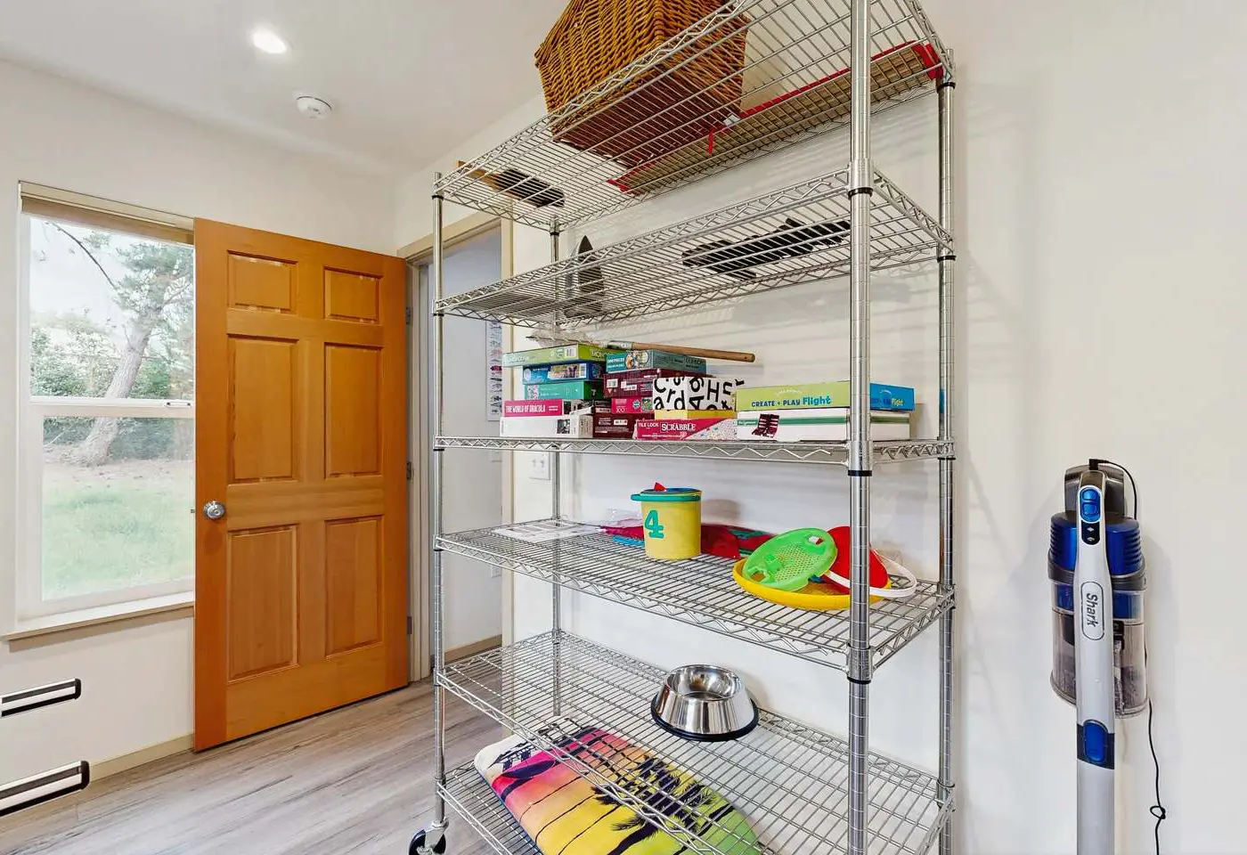 New Home- Minutes from Beach, Foosball, & Yard