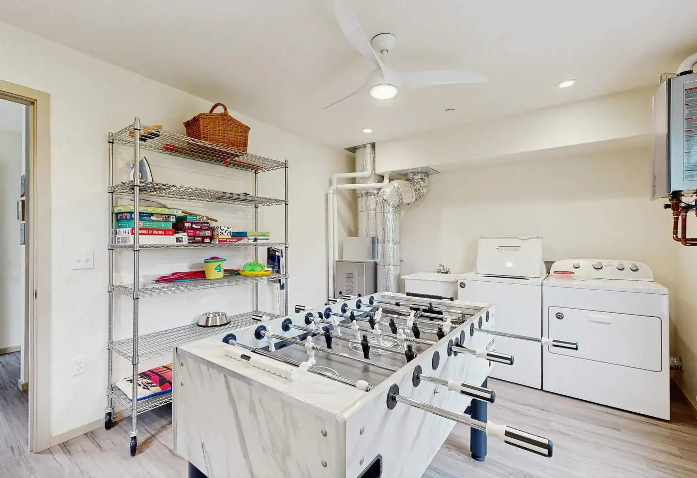 New Home- Minutes from Beach, Foosball, & Yard