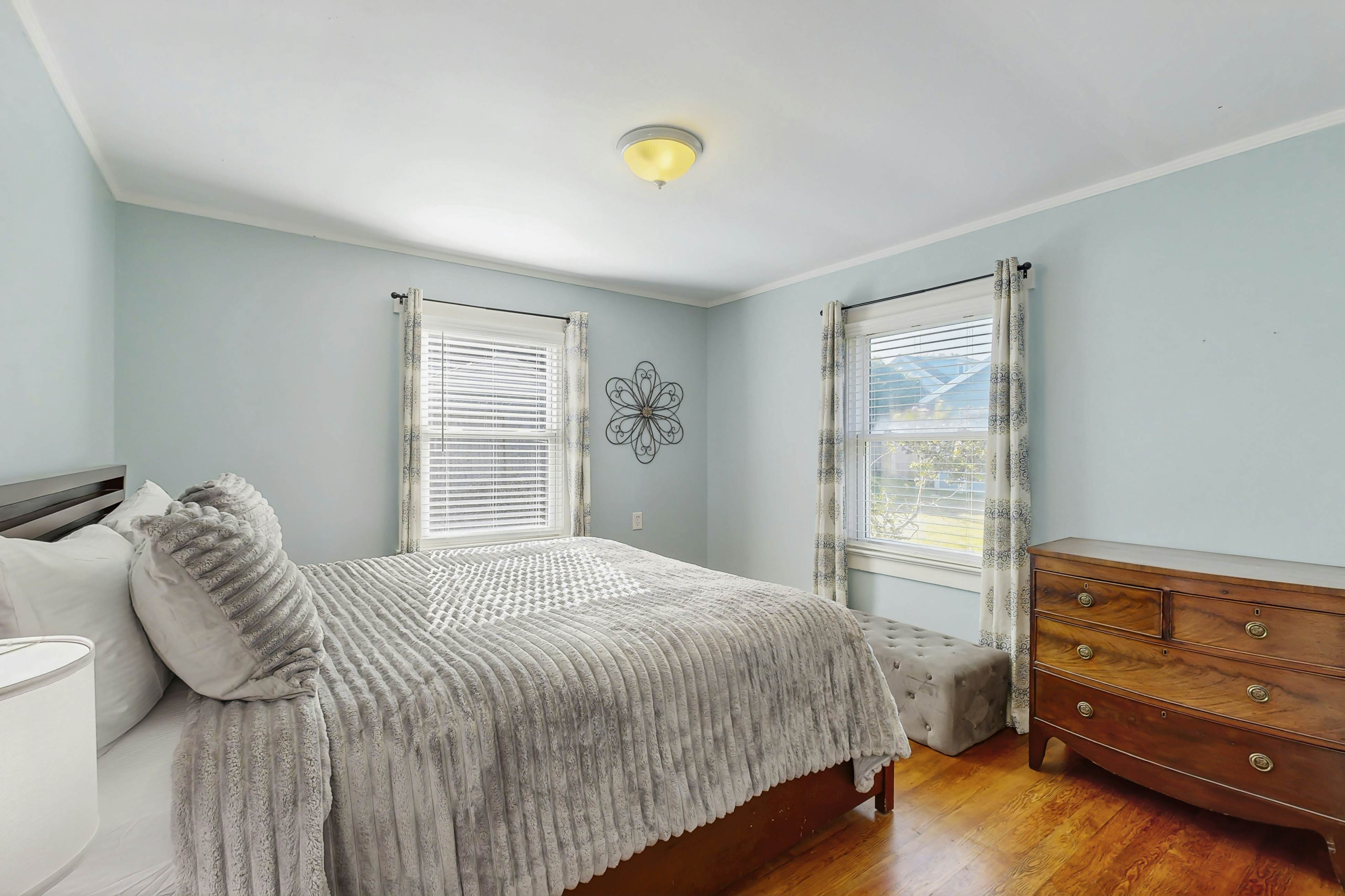 Coastal Cottage: Hot Tub, Yard, Pets Welcome