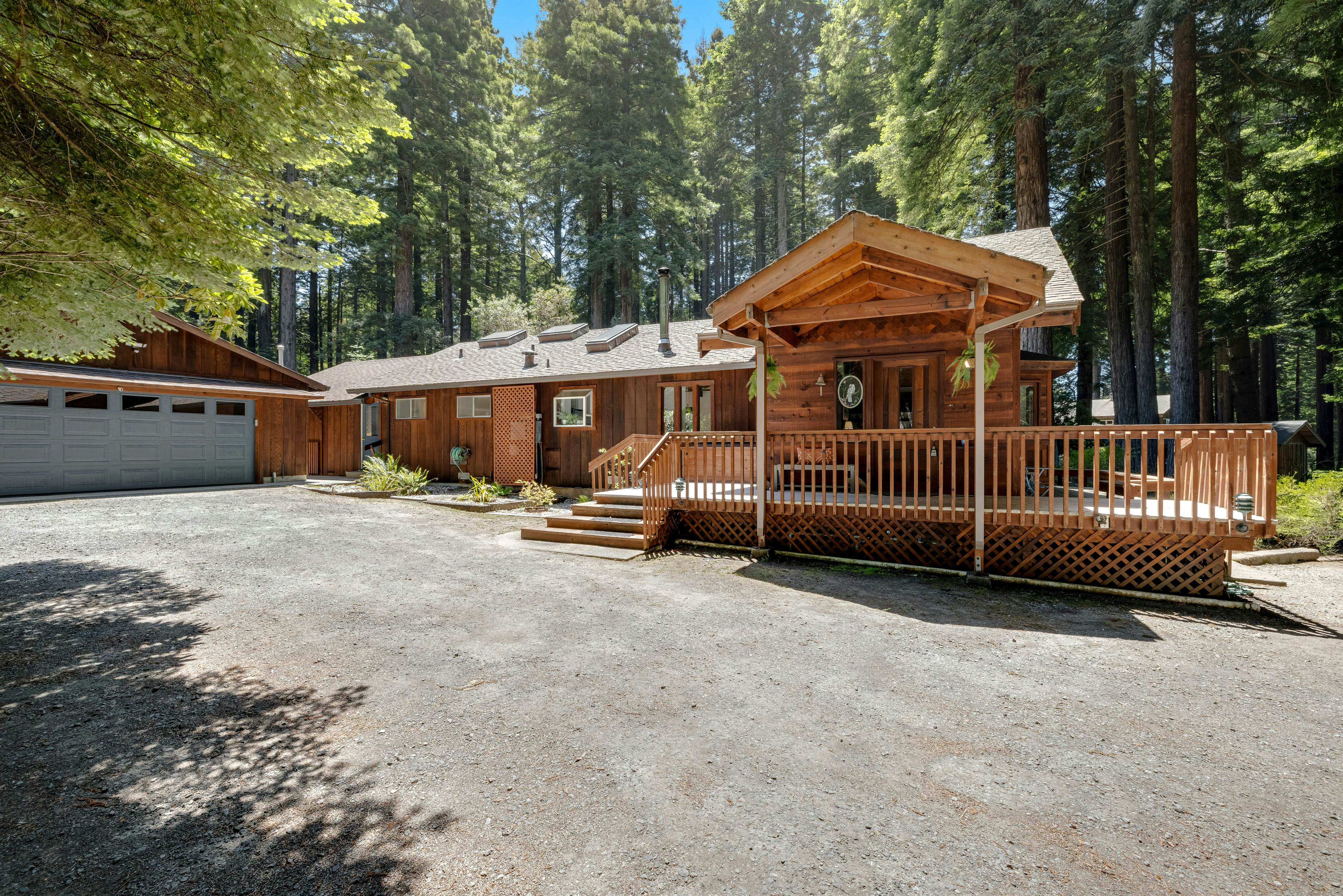 Family Getaway: Hot Tub, Fire Pit & Dog Friendly