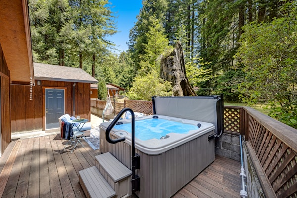 Family Getaway - Hot Tub, Fire Pit & Dog Friendly