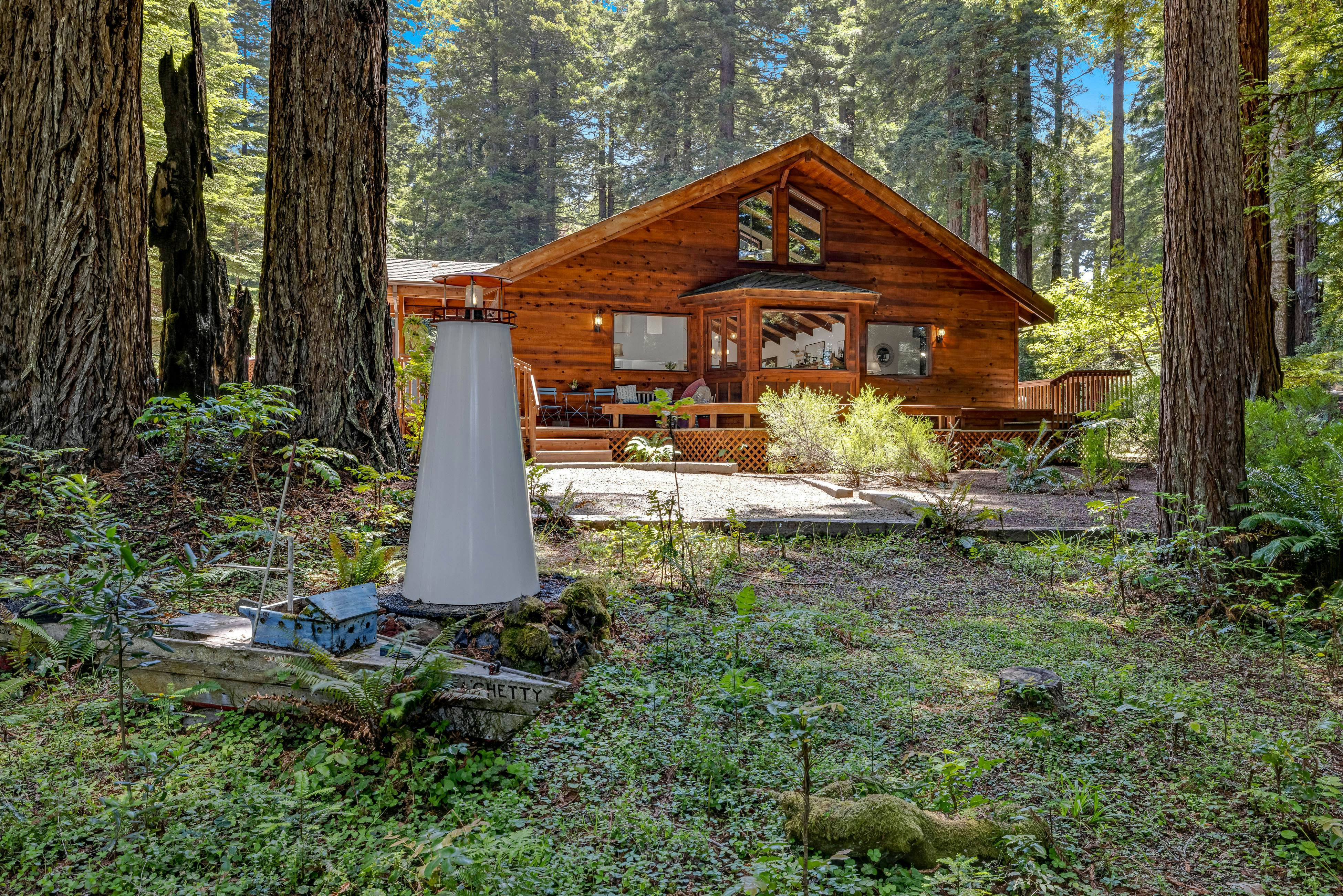 Family Getaway: Hot Tub, Fire Pit & Dog Friendly