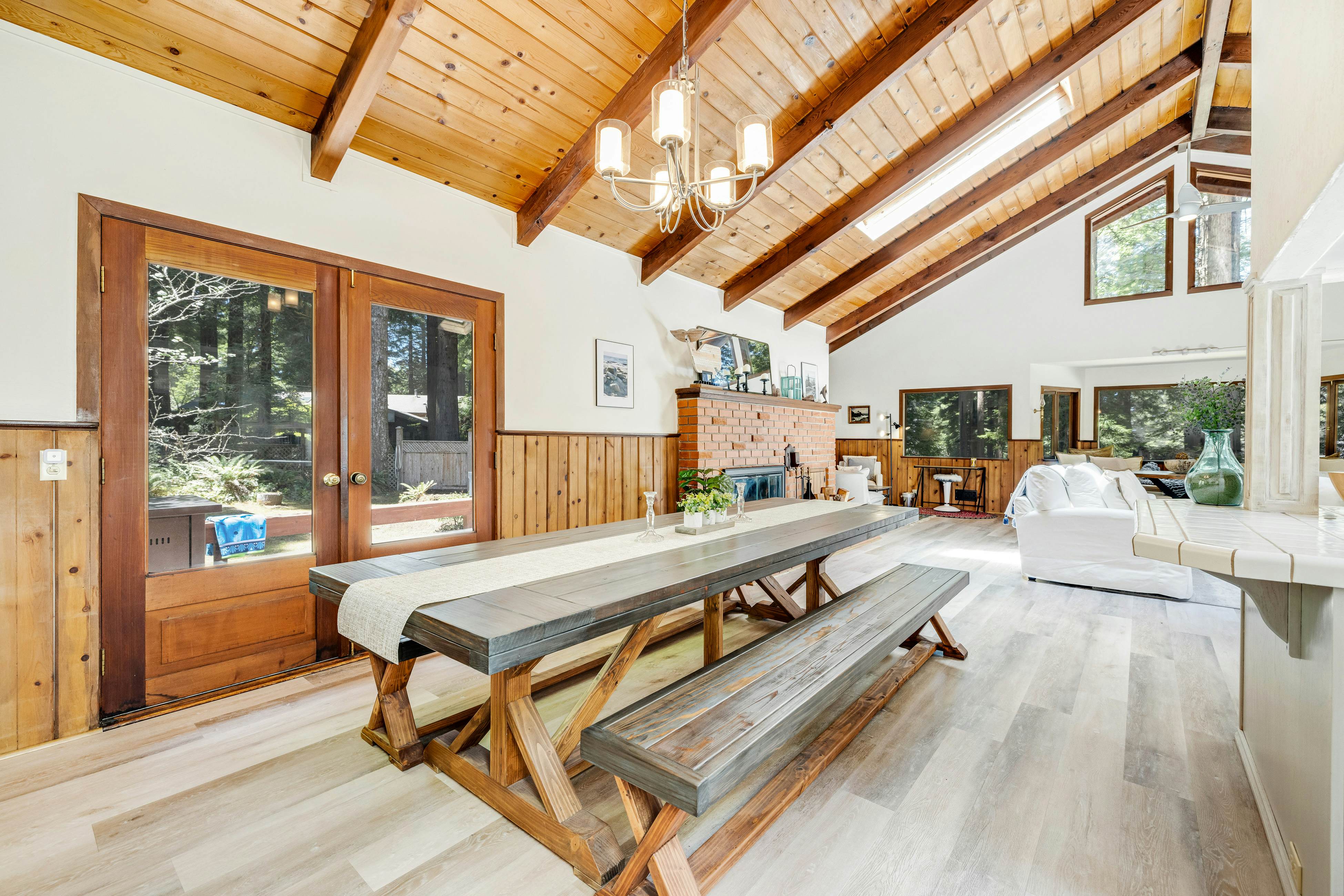 Family Getaway: Hot Tub, Fire Pit & Dog Friendly