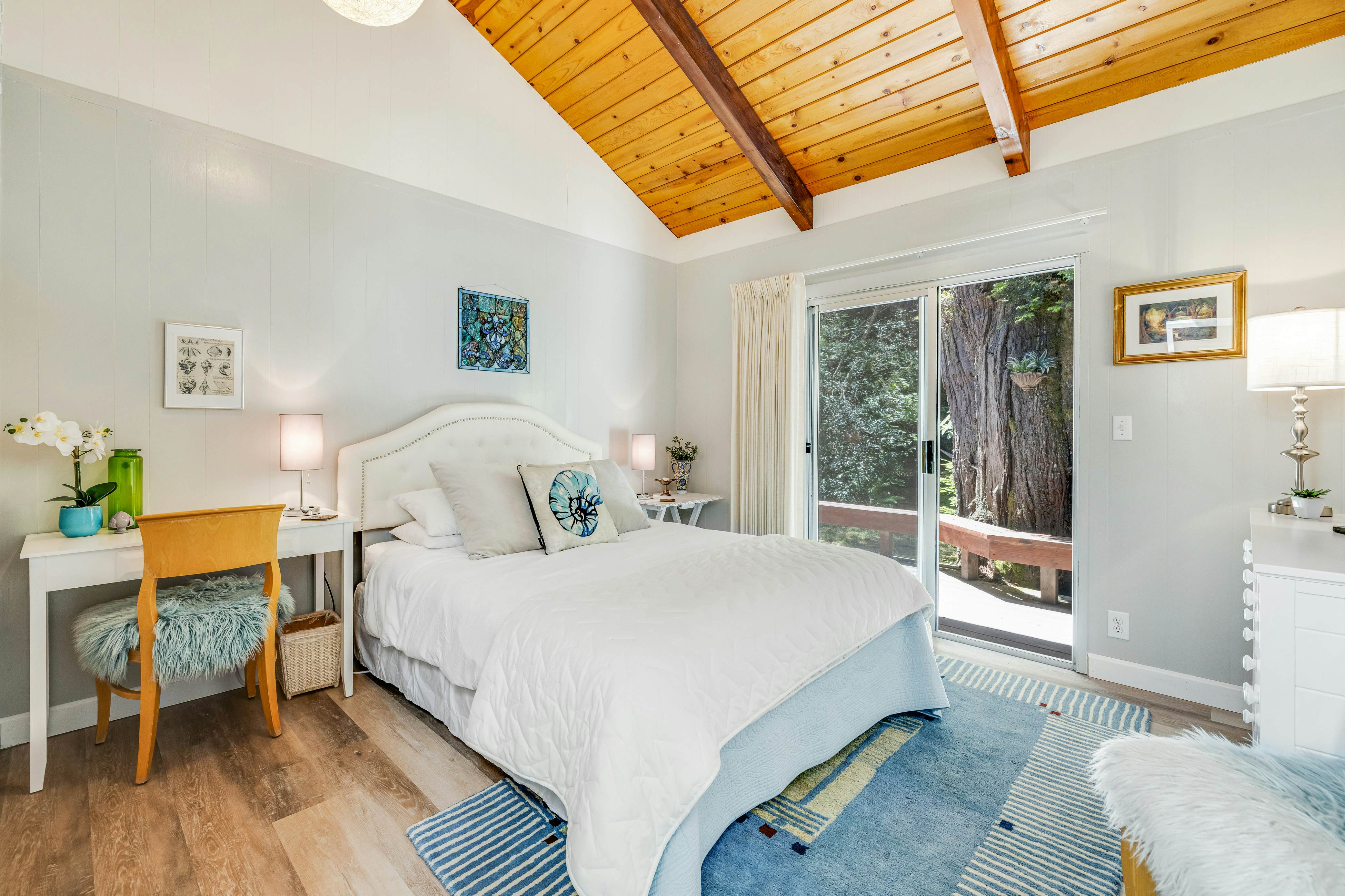 Family Getaway: Hot Tub, Fire Pit & Dog Friendly