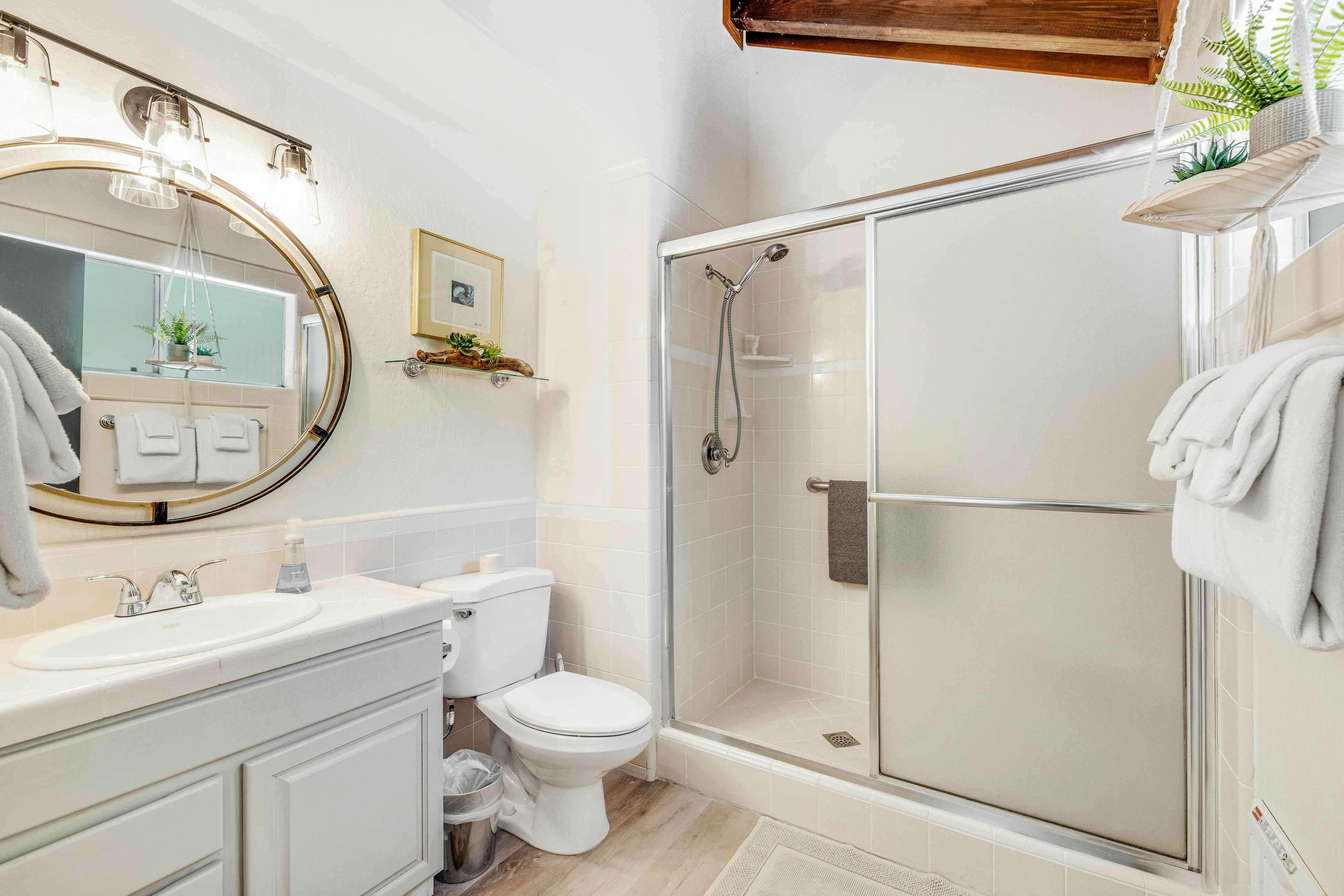 Family Getaway: Hot Tub, Fire Pit & Dog Friendly