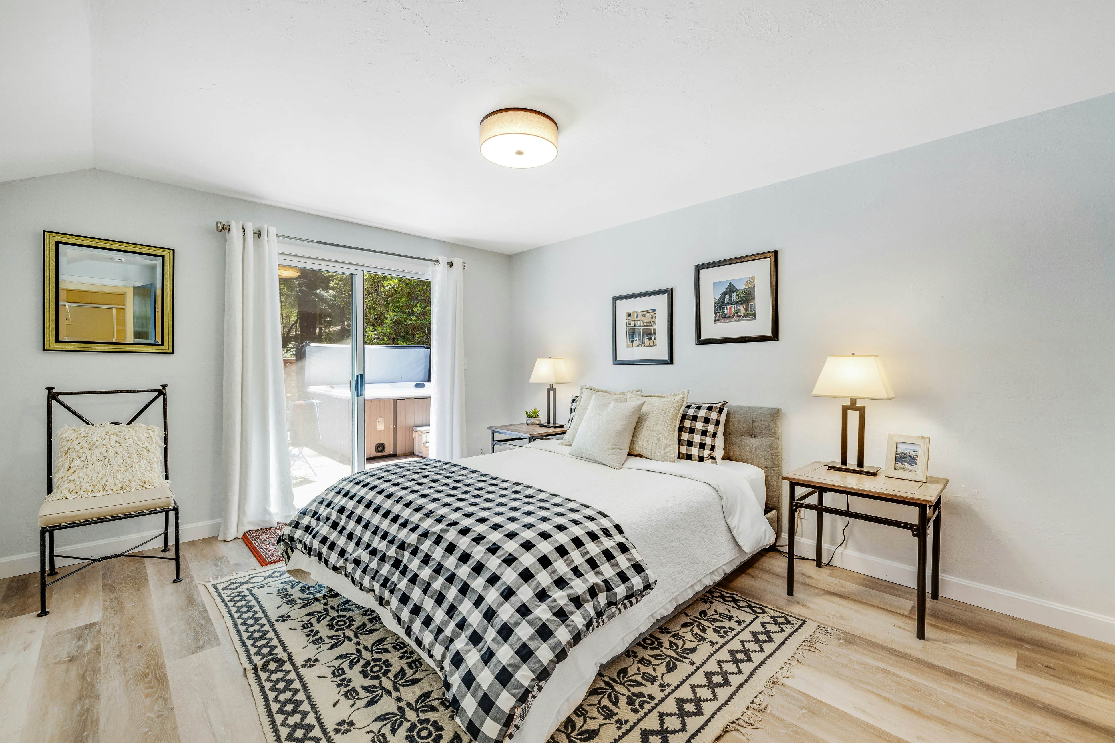 Family Getaway: Hot Tub, Fire Pit & Dog Friendly