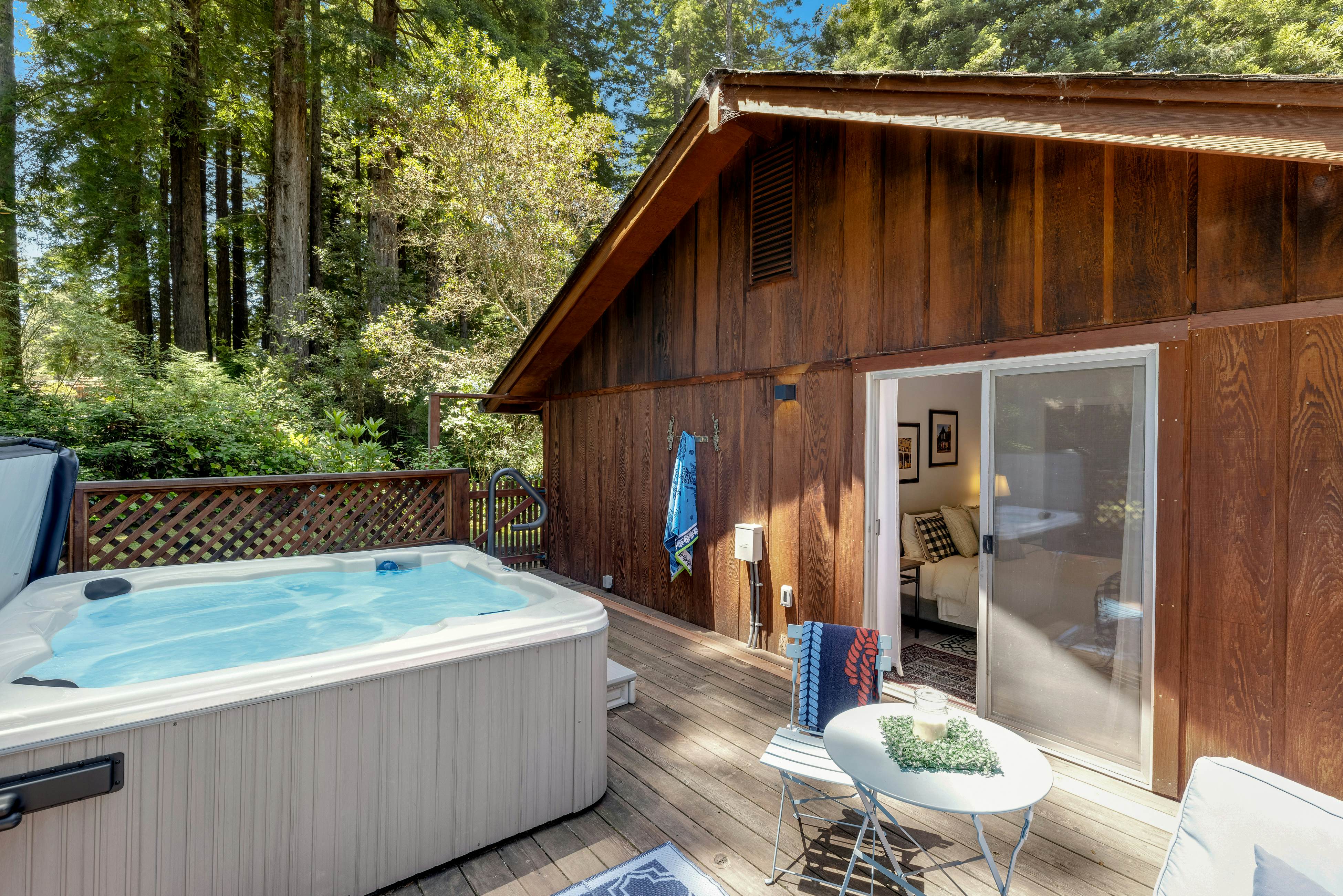 Family Getaway: Hot Tub, Fire Pit & Dog Friendly