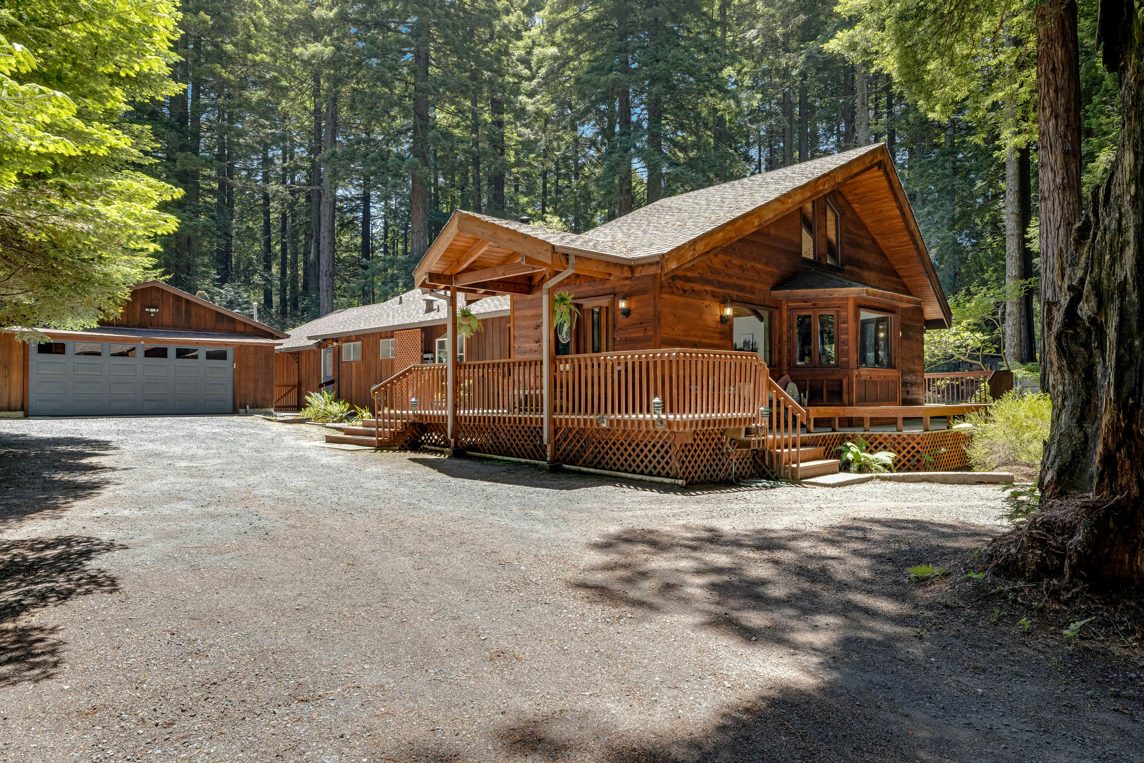 Family Getaway: Hot Tub, Fire Pit & Dog Friendly