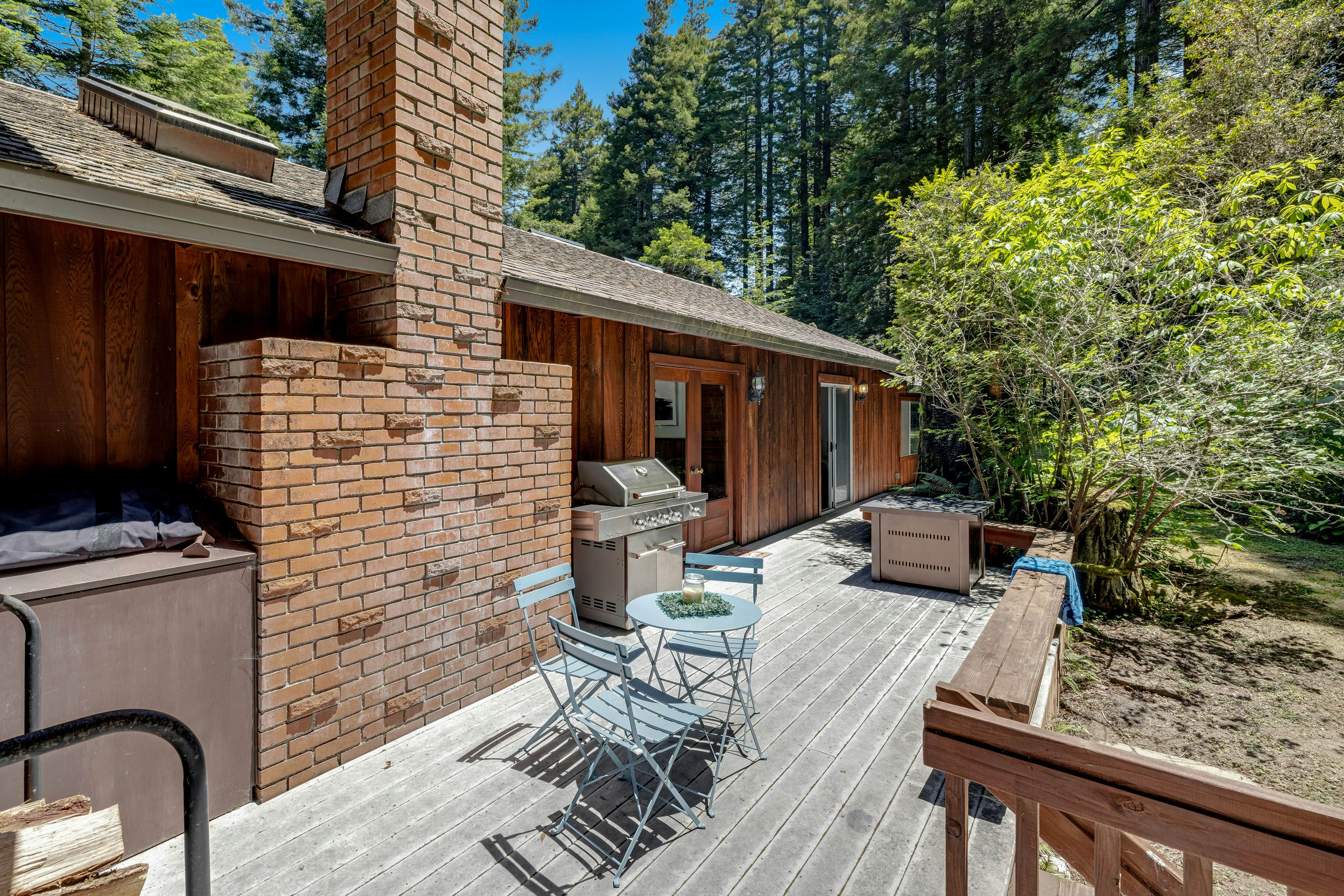 Family Getaway: Hot Tub, Fire Pit & Dog Friendly