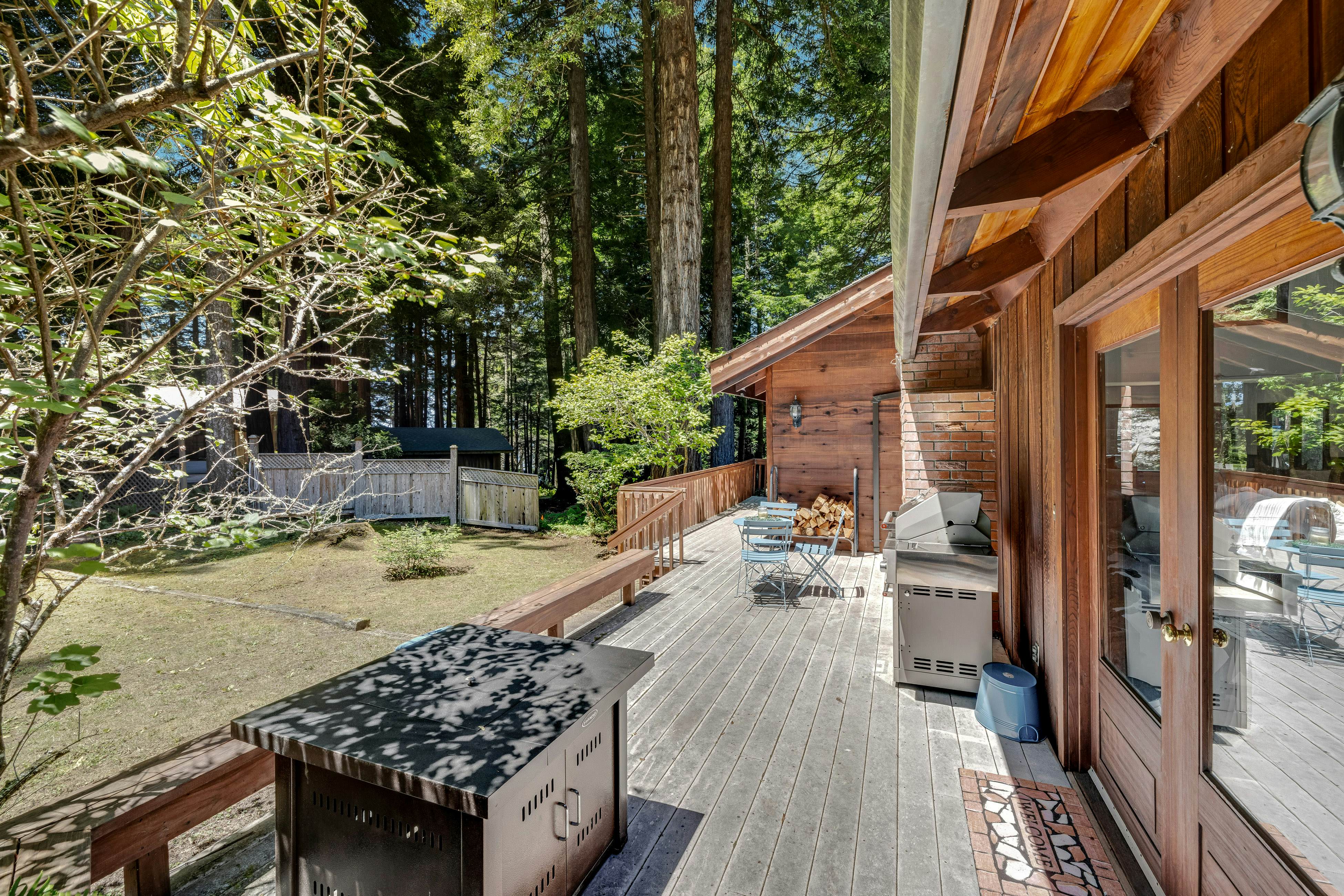 Family Getaway: Hot Tub, Fire Pit & Dog Friendly