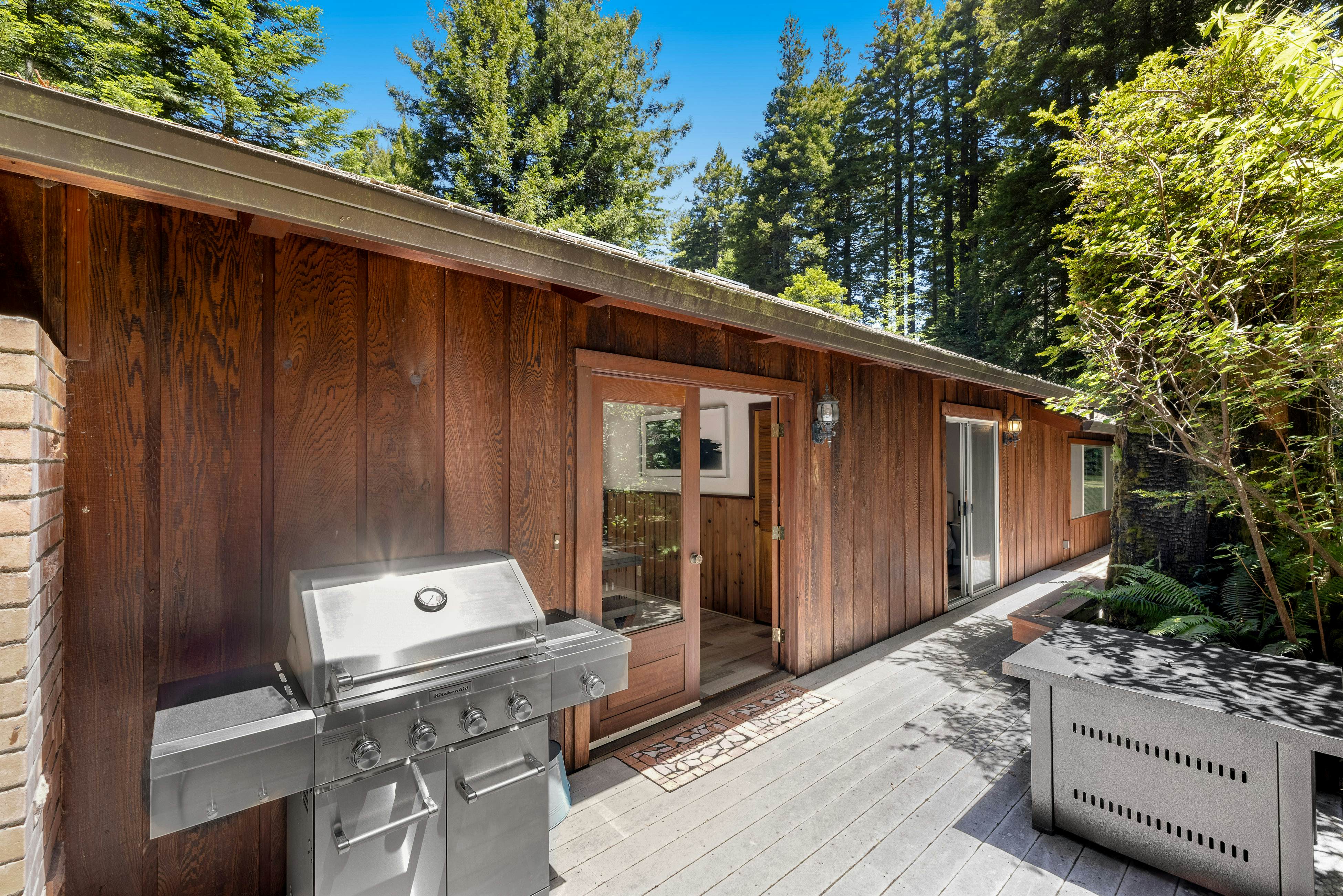 Family Getaway: Hot Tub, Fire Pit & Dog Friendly