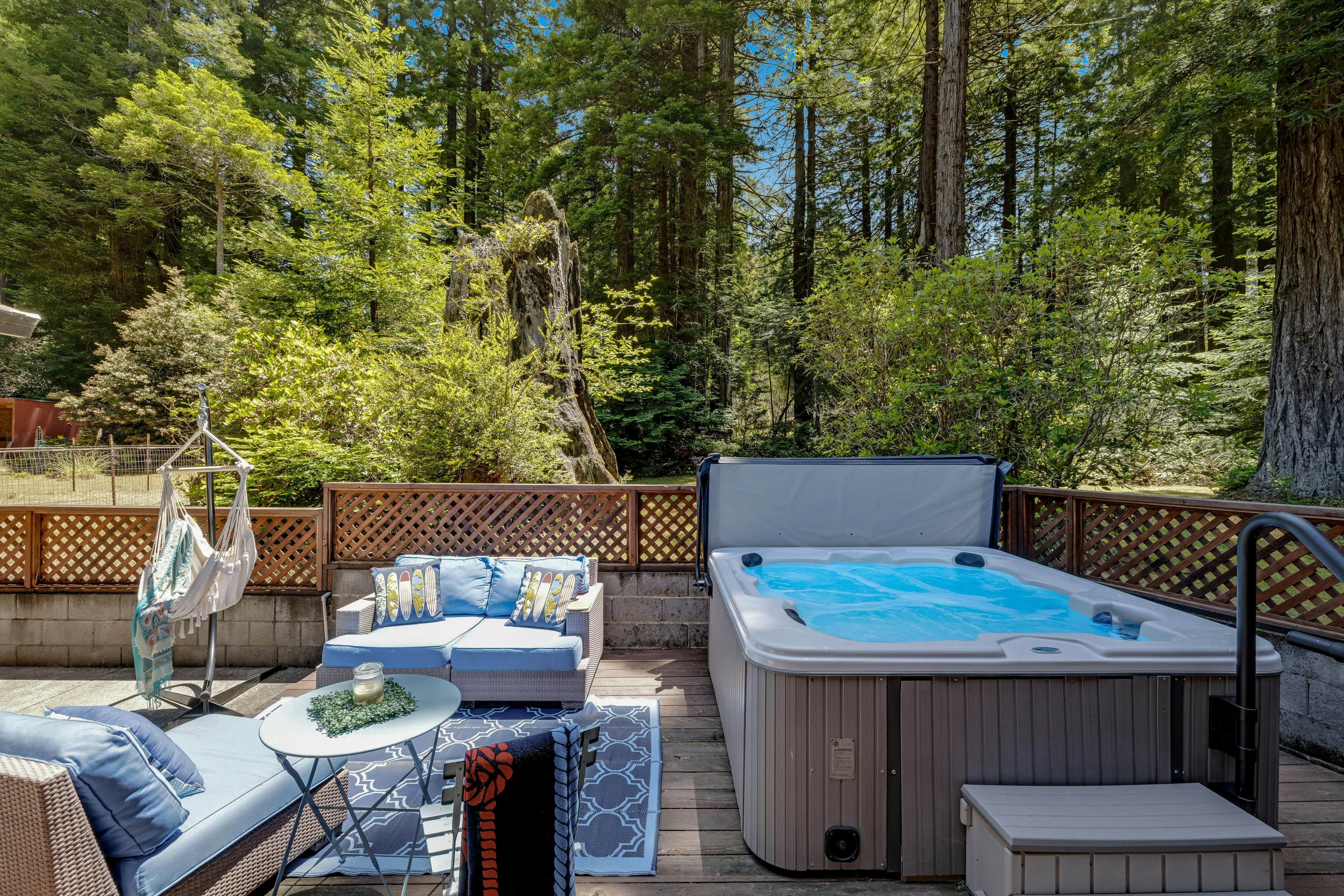 Family Getaway: Hot Tub, Fire Pit & Dog Friendly