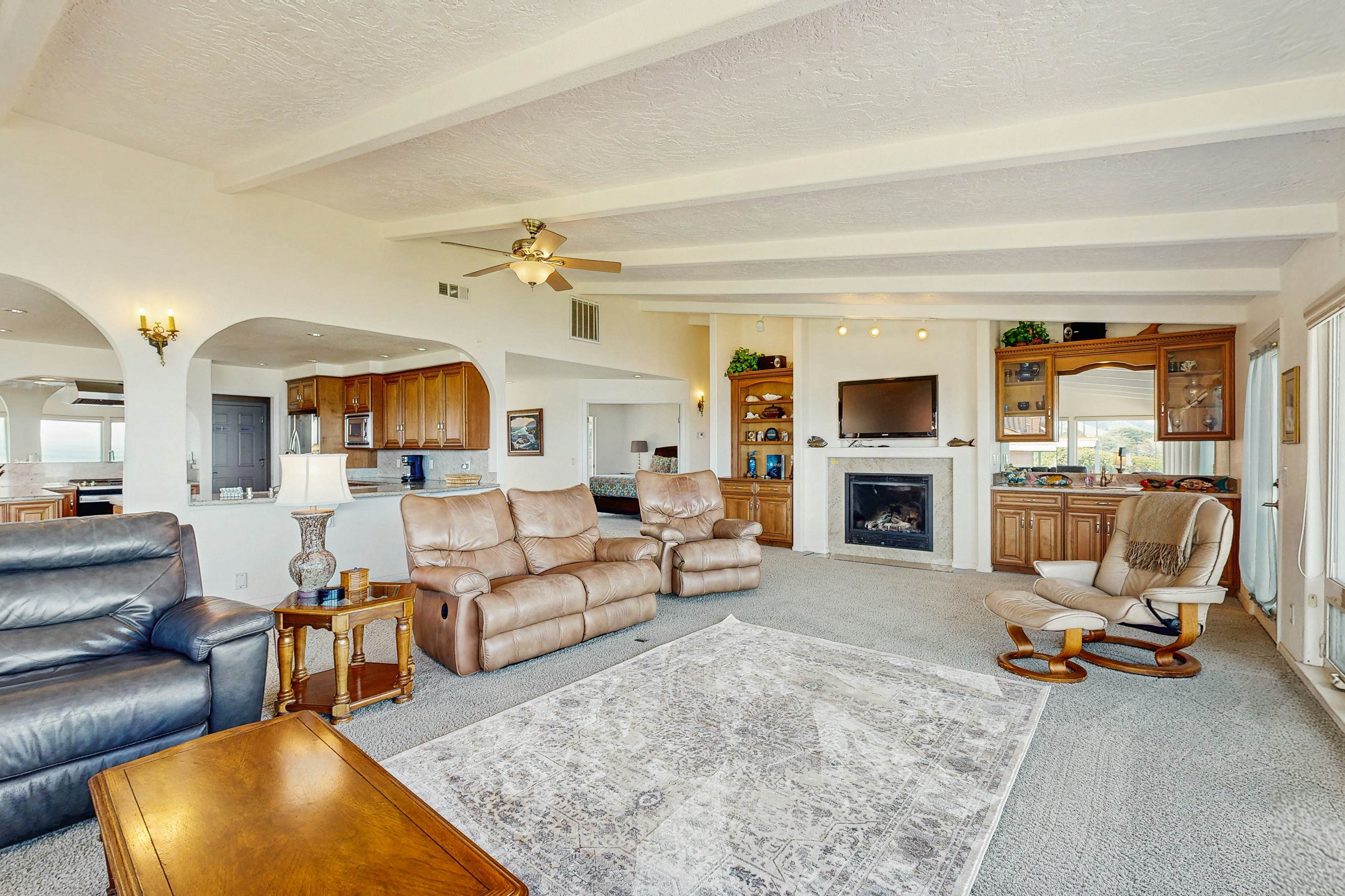 Oceanfront Home on the Bluffs with Hot Tub