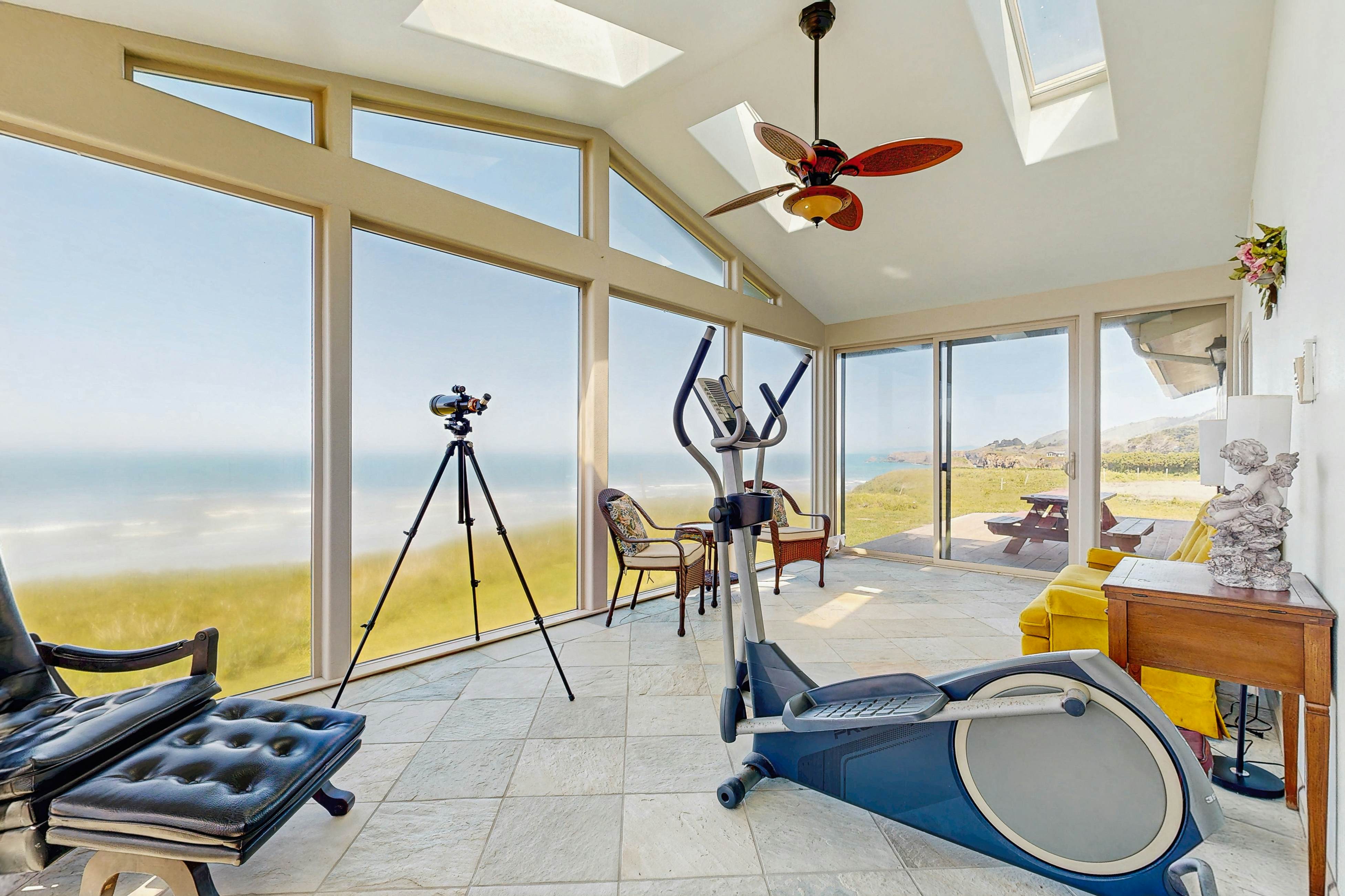 Oceanfront Home on the Bluffs with Hot Tub