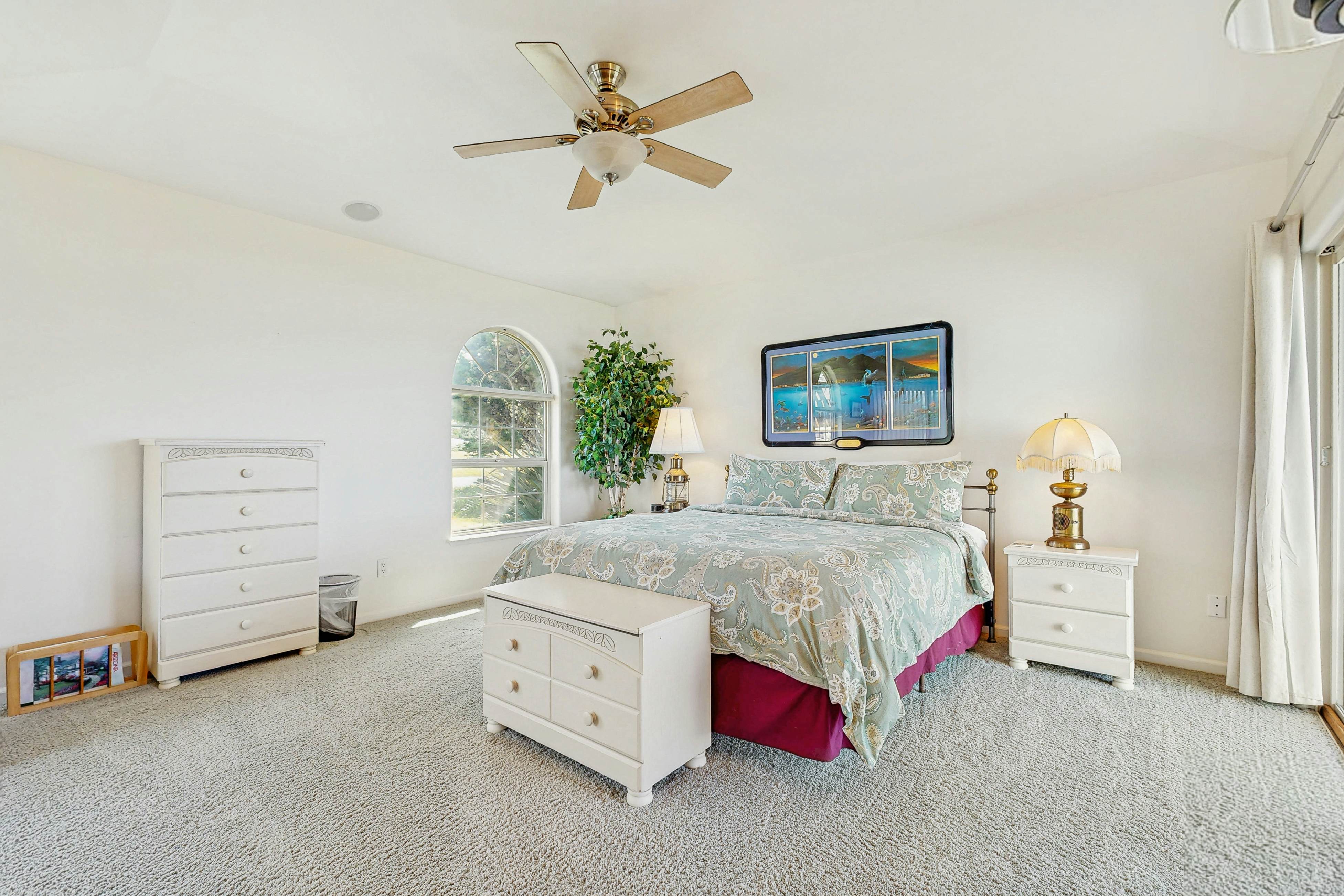 Oceanfront Home on the Bluffs with Hot Tub