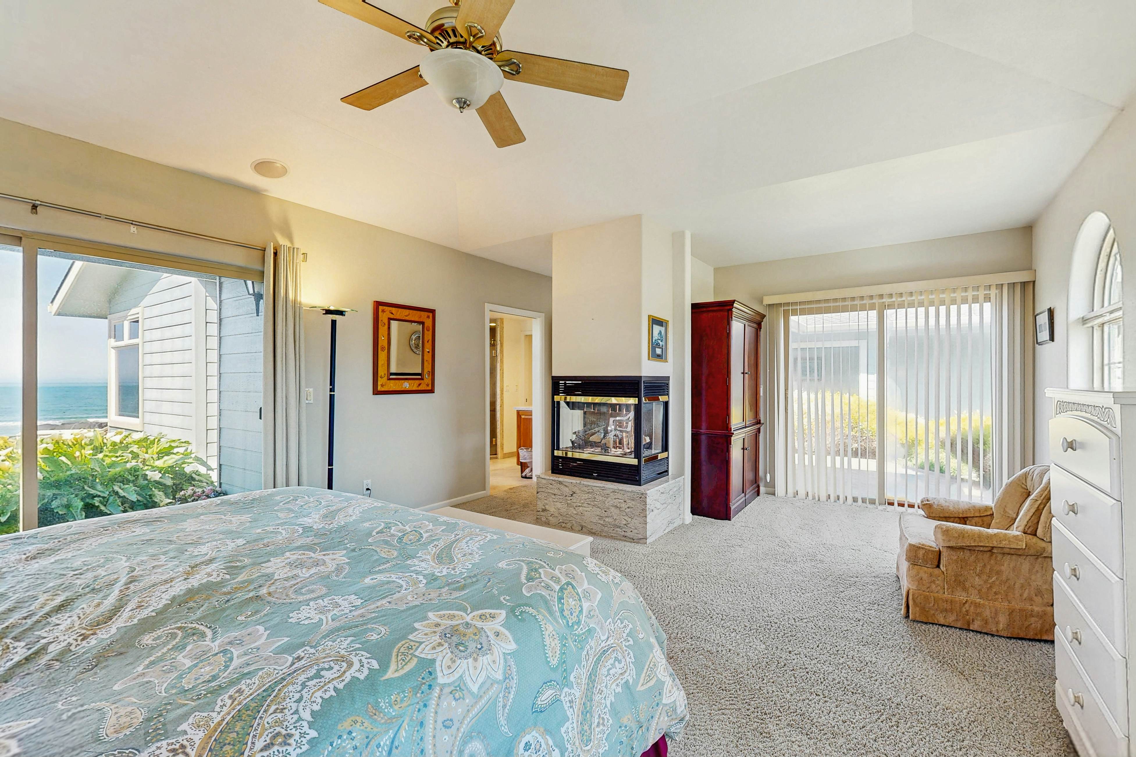 Oceanfront Home on the Bluffs with Hot Tub