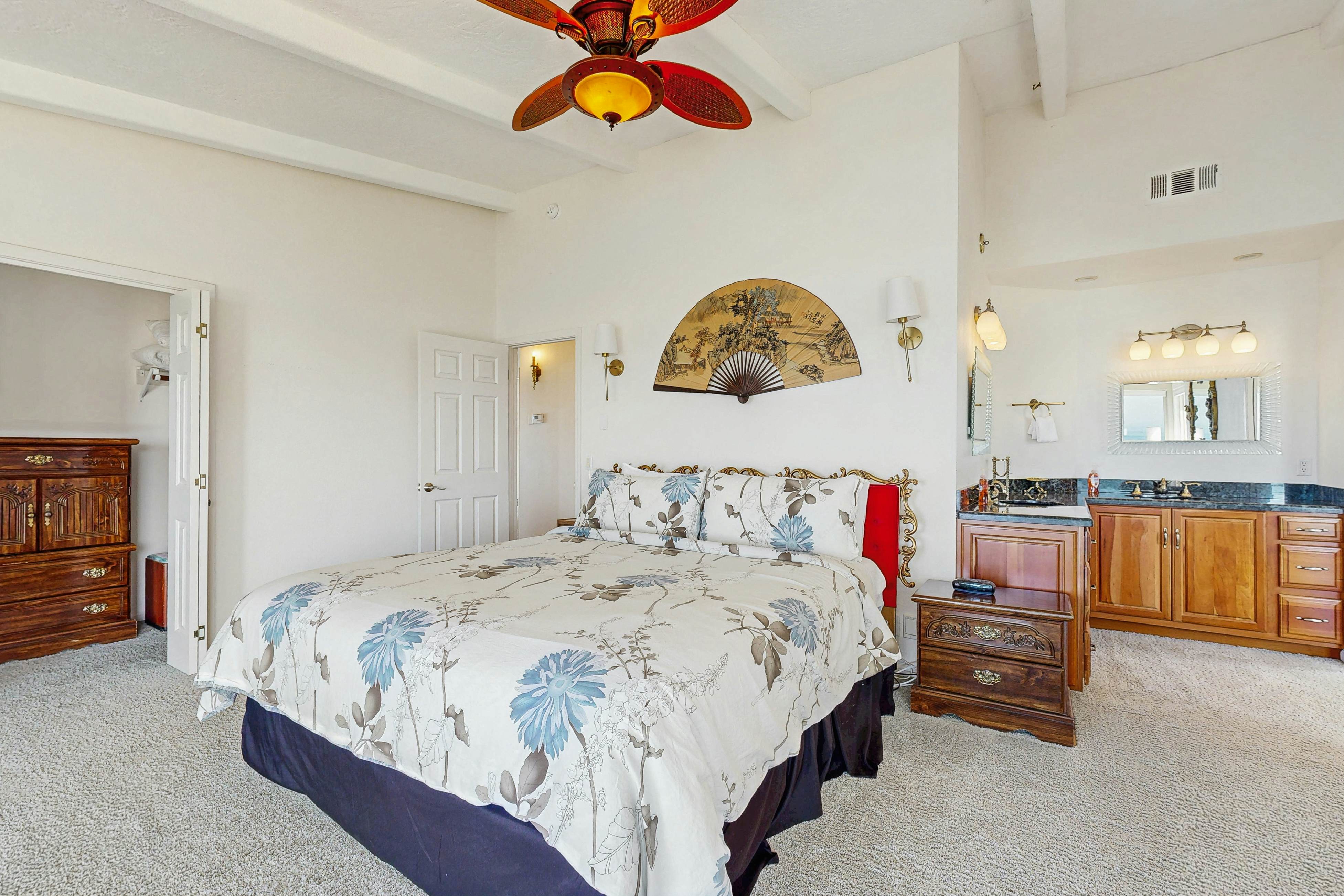 Oceanfront Home on the Bluffs with Hot Tub