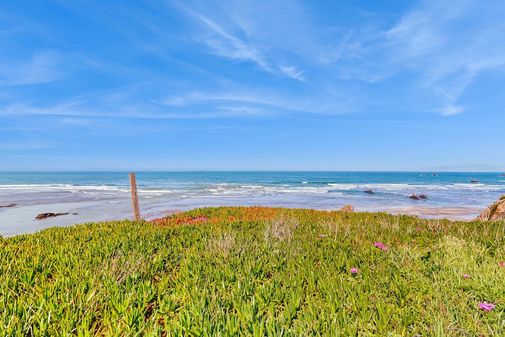 Oceanview Home with Hot Tub & Private Beach Access | 3 Bed Fort